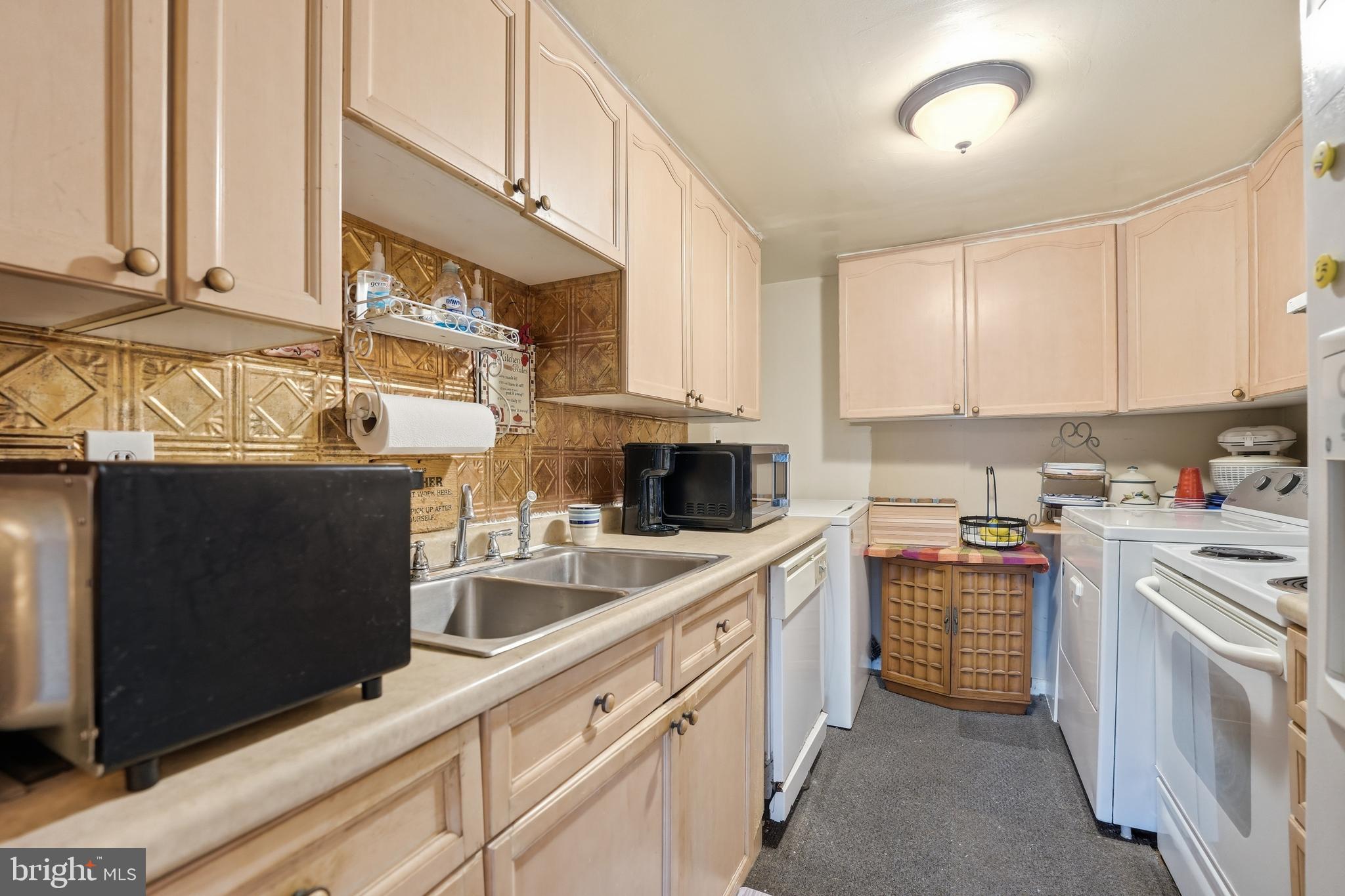 WILLIAMSTOWN - Residential
