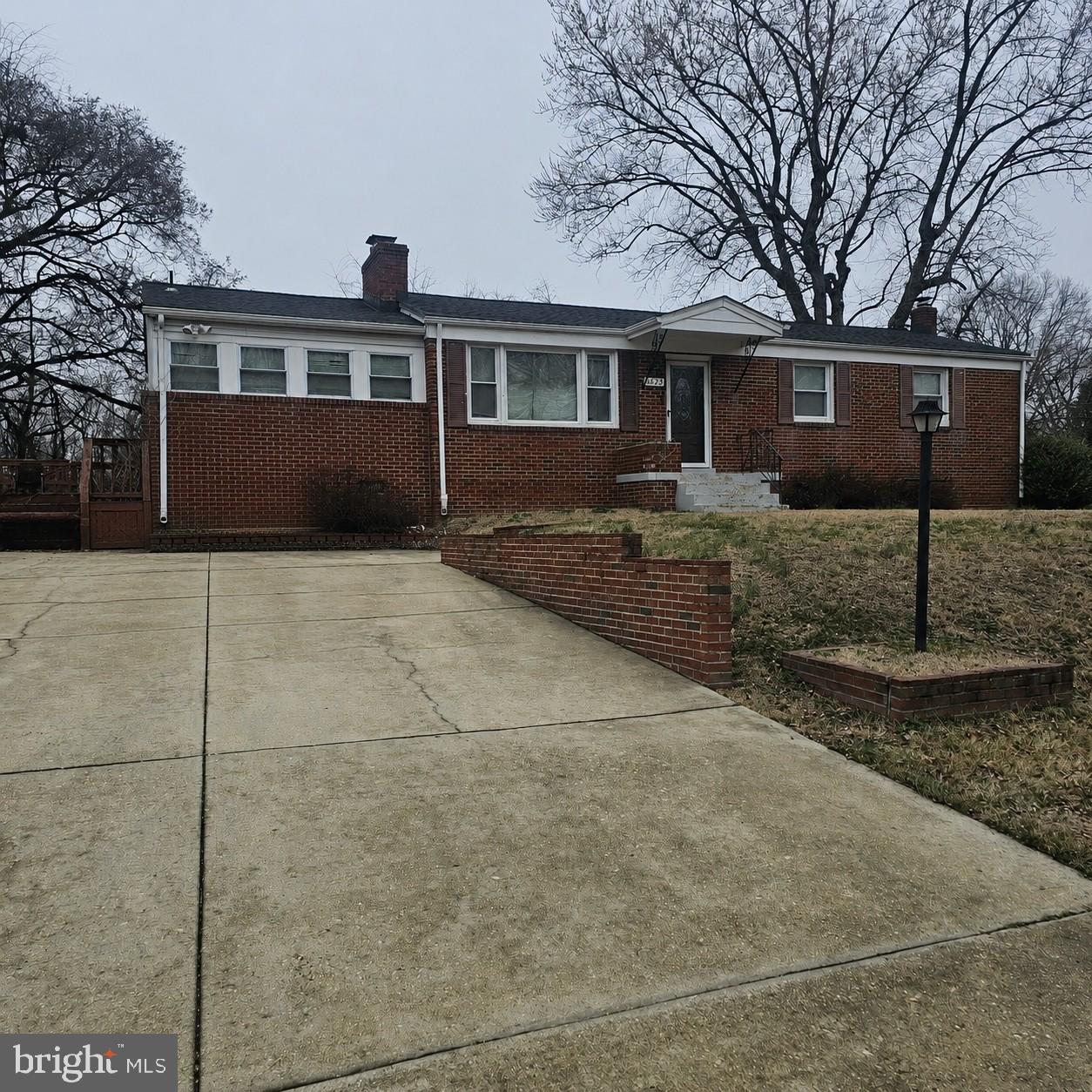 KINGSTON MANOR - Residential