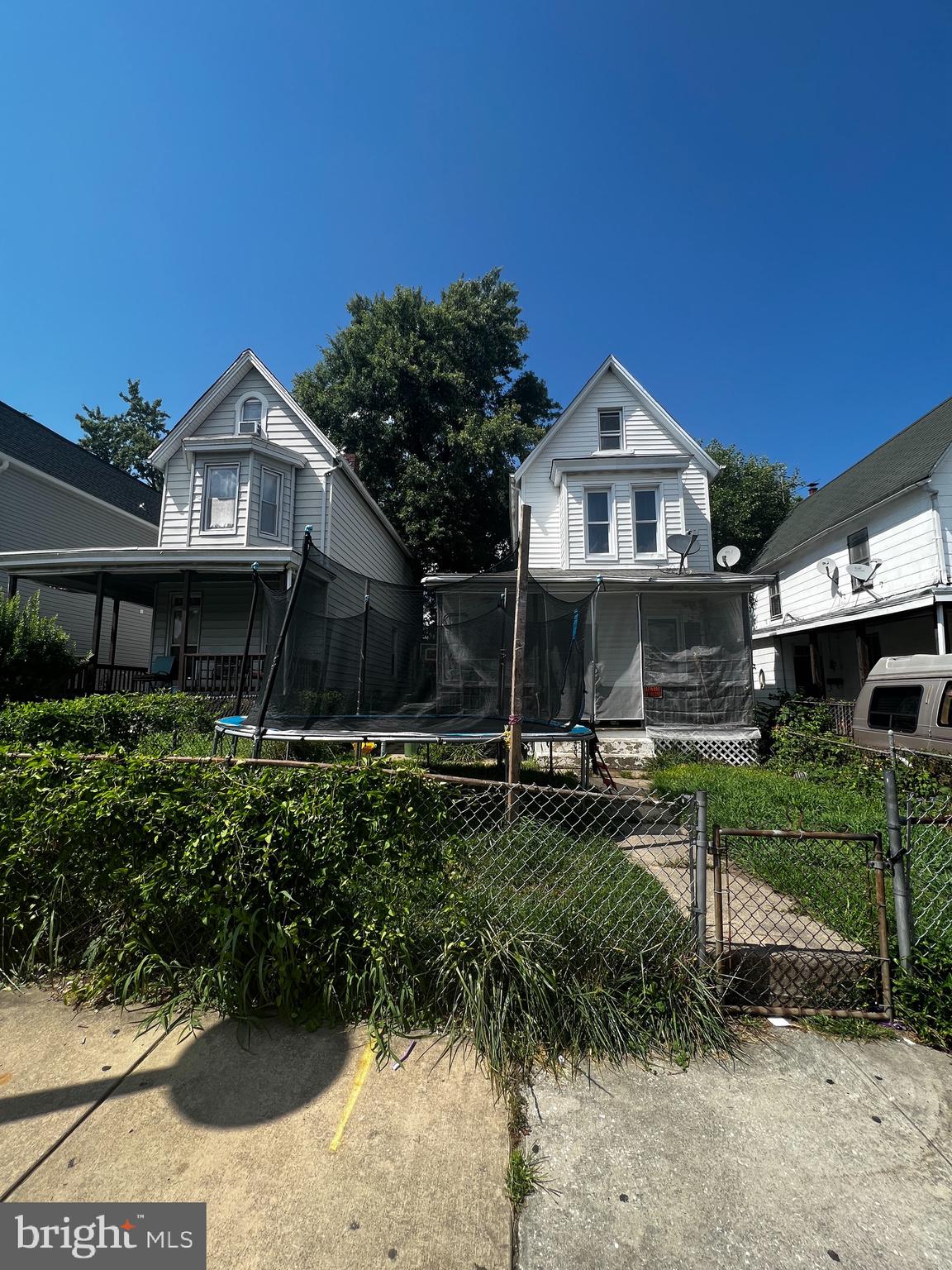 LOVELY 5 BDRM, 2 BTHS HOME IN THE CITY!  COZY FIREPLACE AREA IN FAMILY ROOM, KITCHEN OPENS TO DINNING ROOM! NEAR SHOPPING CENTERS, JOHN HOPKINS-TOWSON-& MORGAN STATE UNIVERSITIES. NEEDS TLC; SOLD IN "AS-IS" CONDITION!  PROPERTY HAS PAYING RESIDENT AND ACTIVE LEASE!! CALL AGENT CARTER WISE FOR FURTHER SHOWING INSTRUCTIONS!
