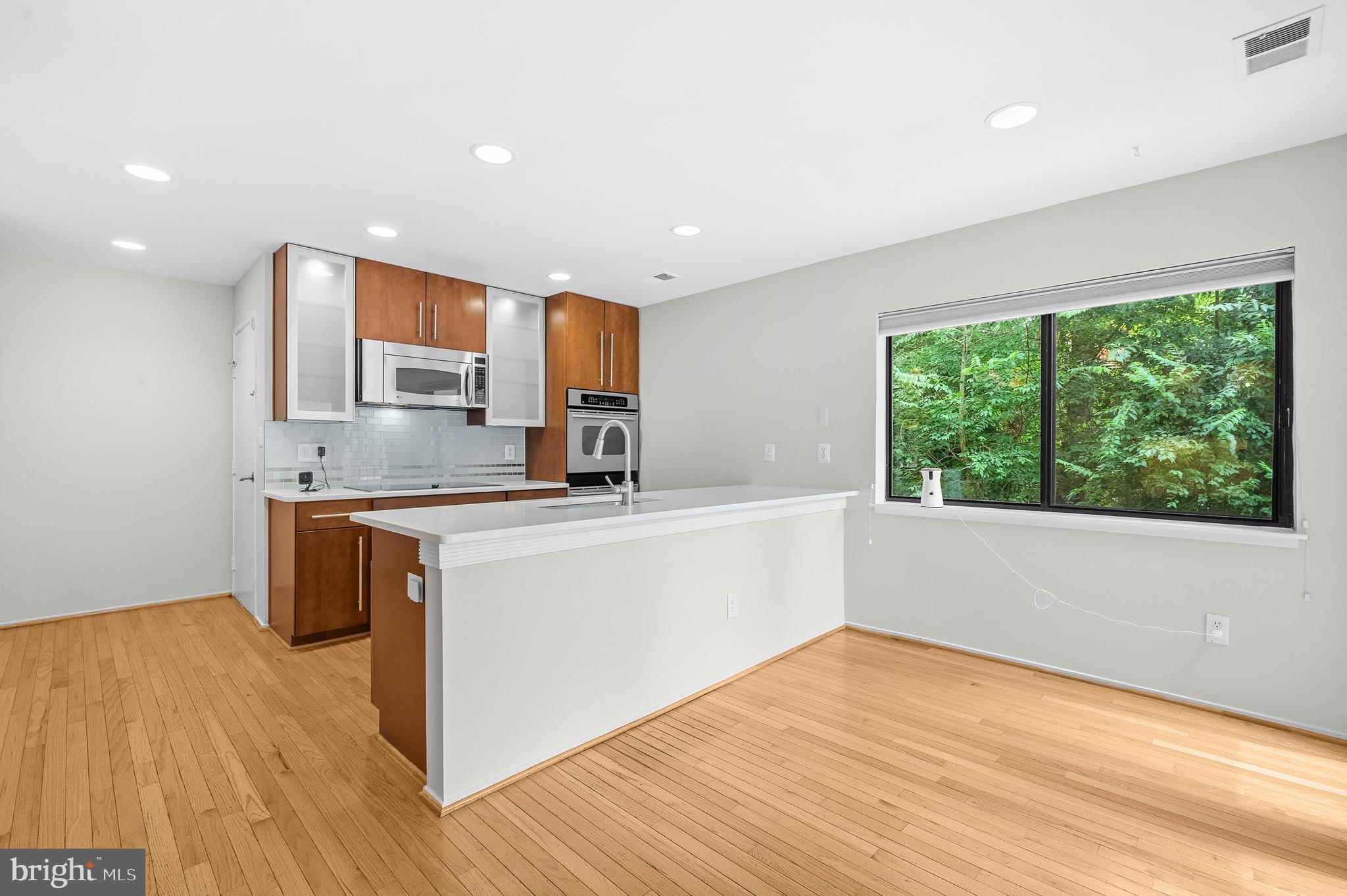 RESTON - Residential