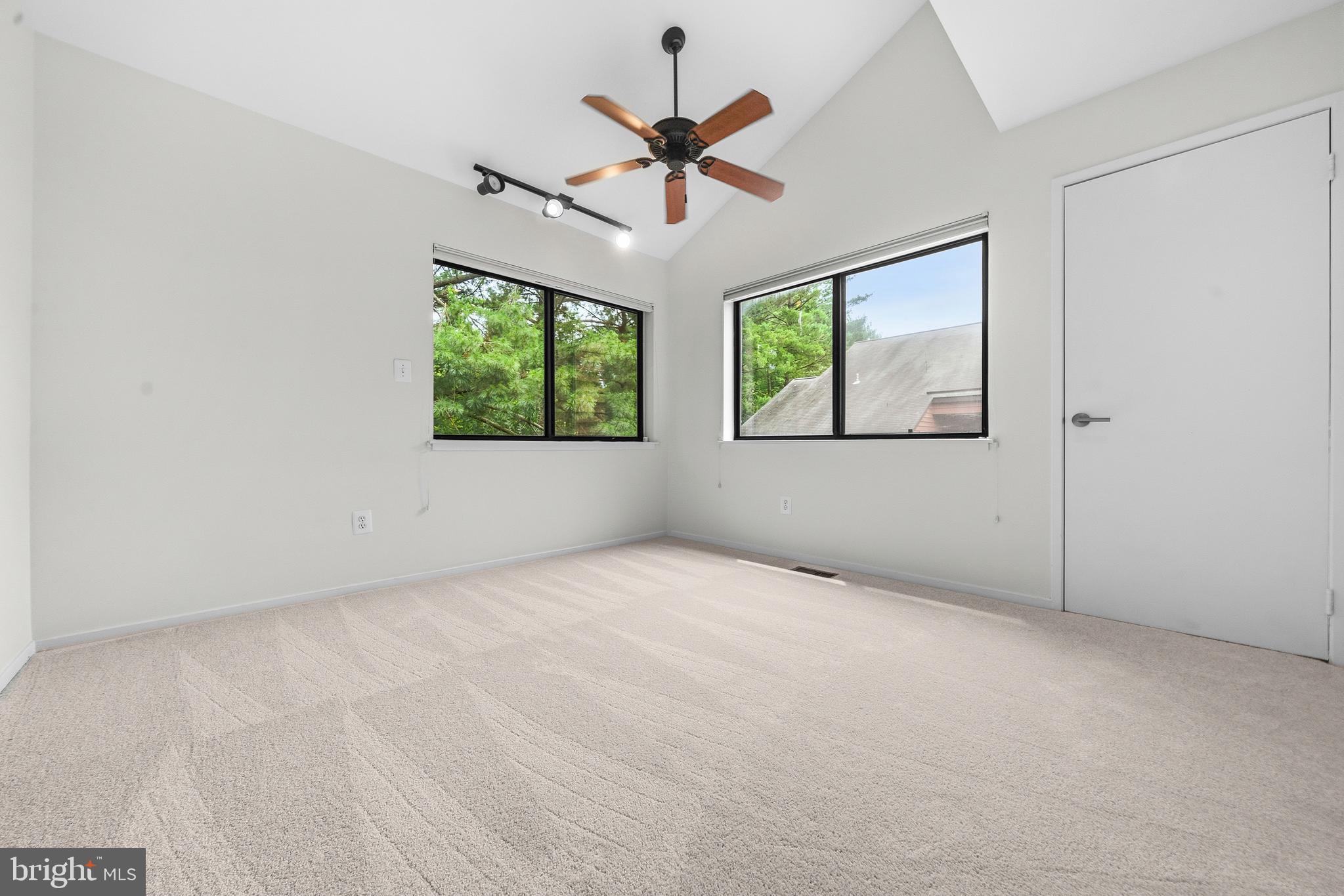 RESTON - Residential