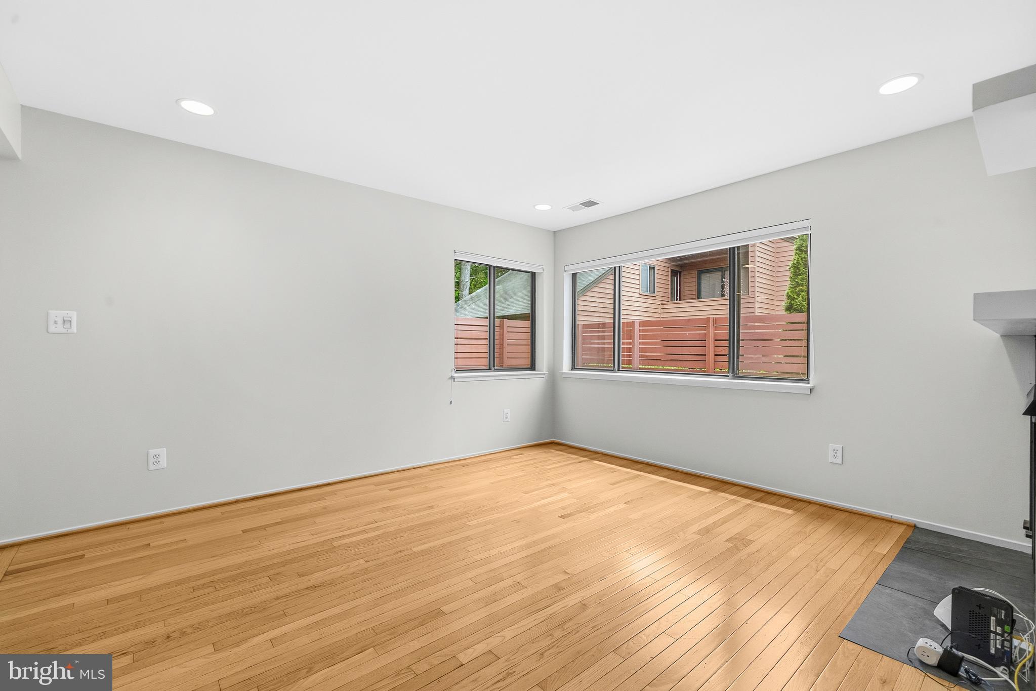 RESTON - Residential