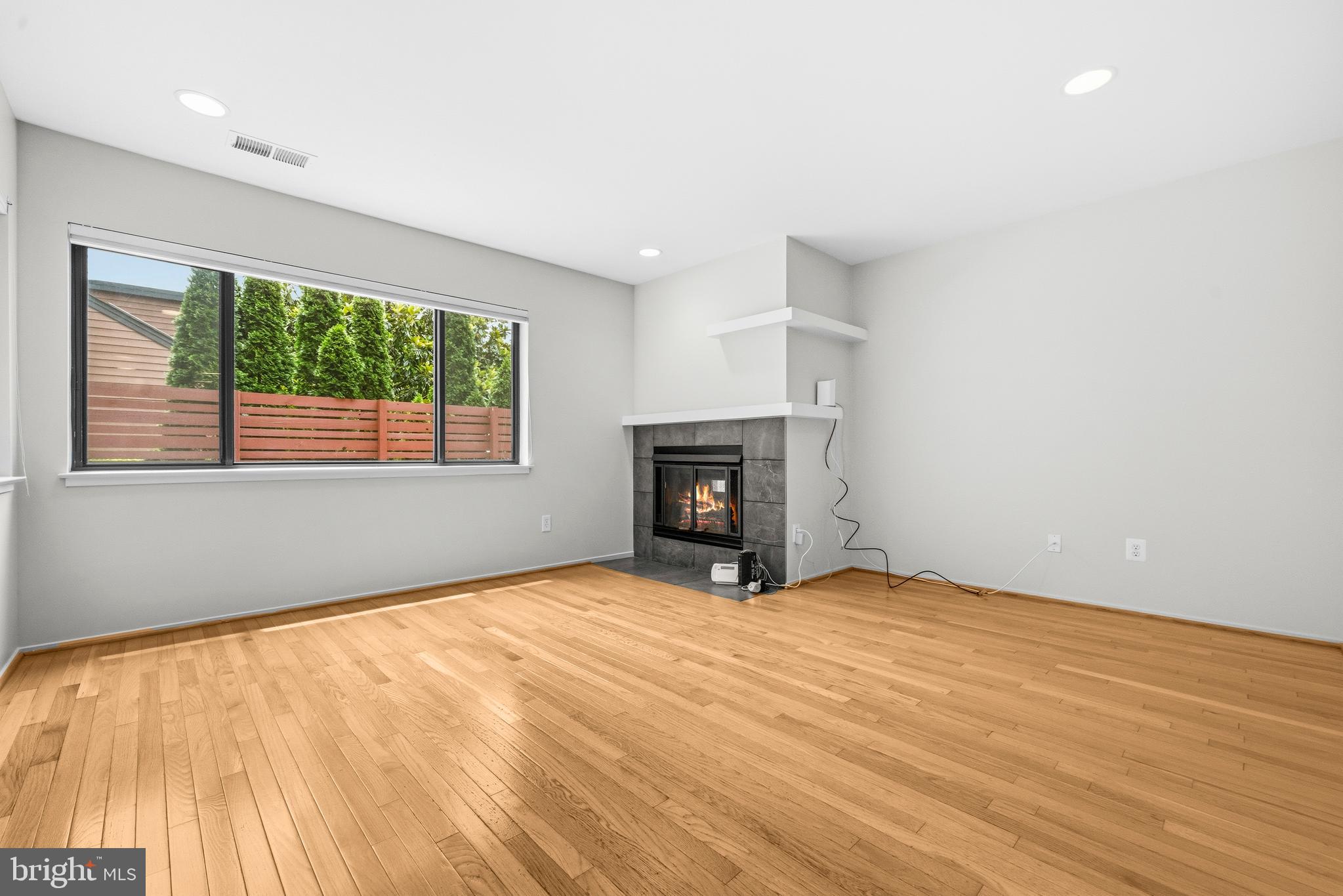 RESTON - Residential