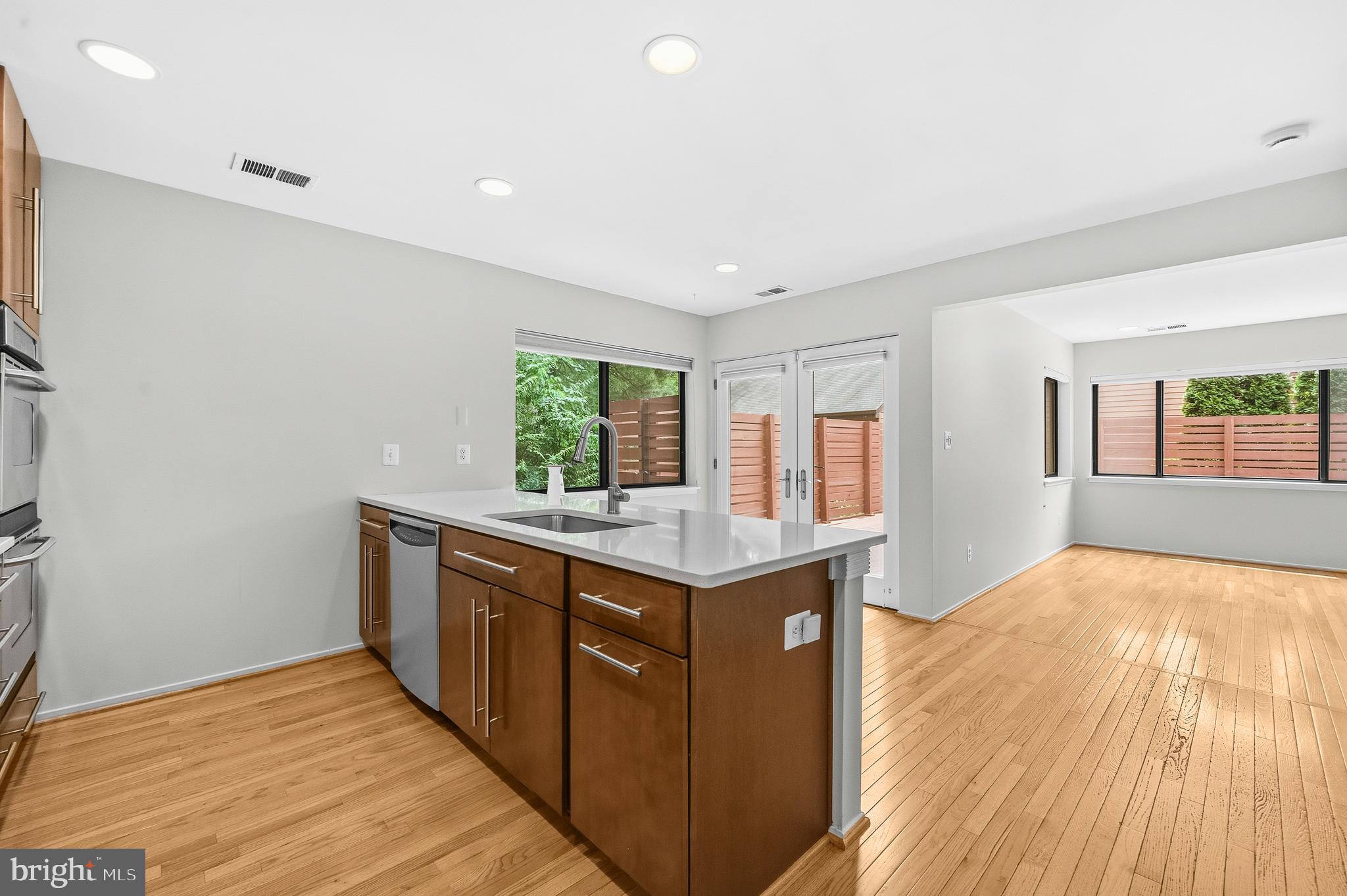 RESTON - Residential