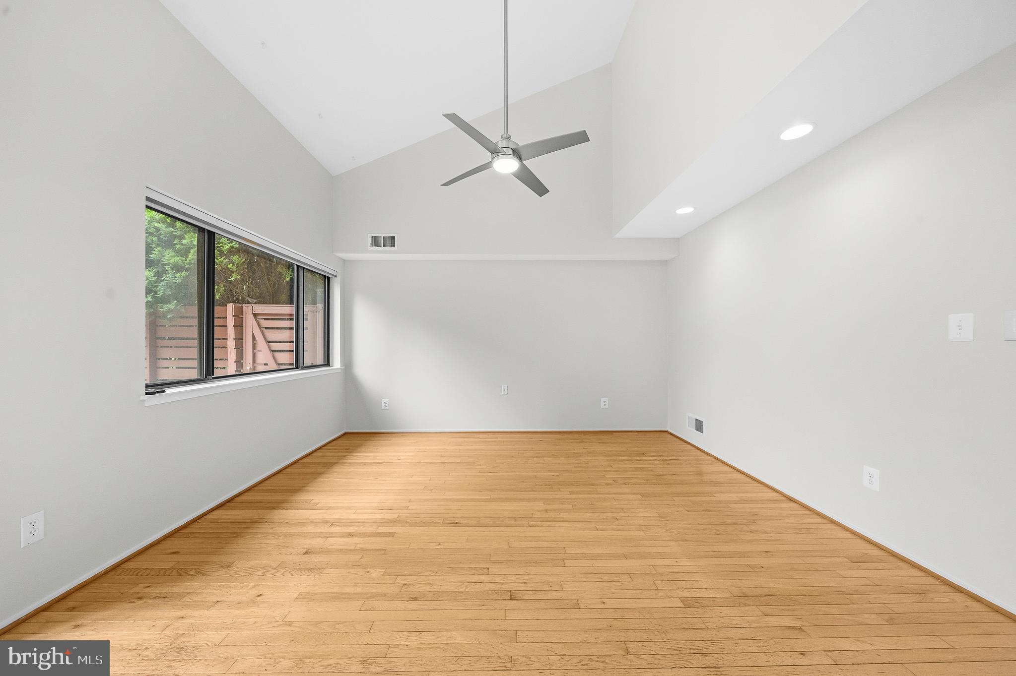 RESTON - Residential