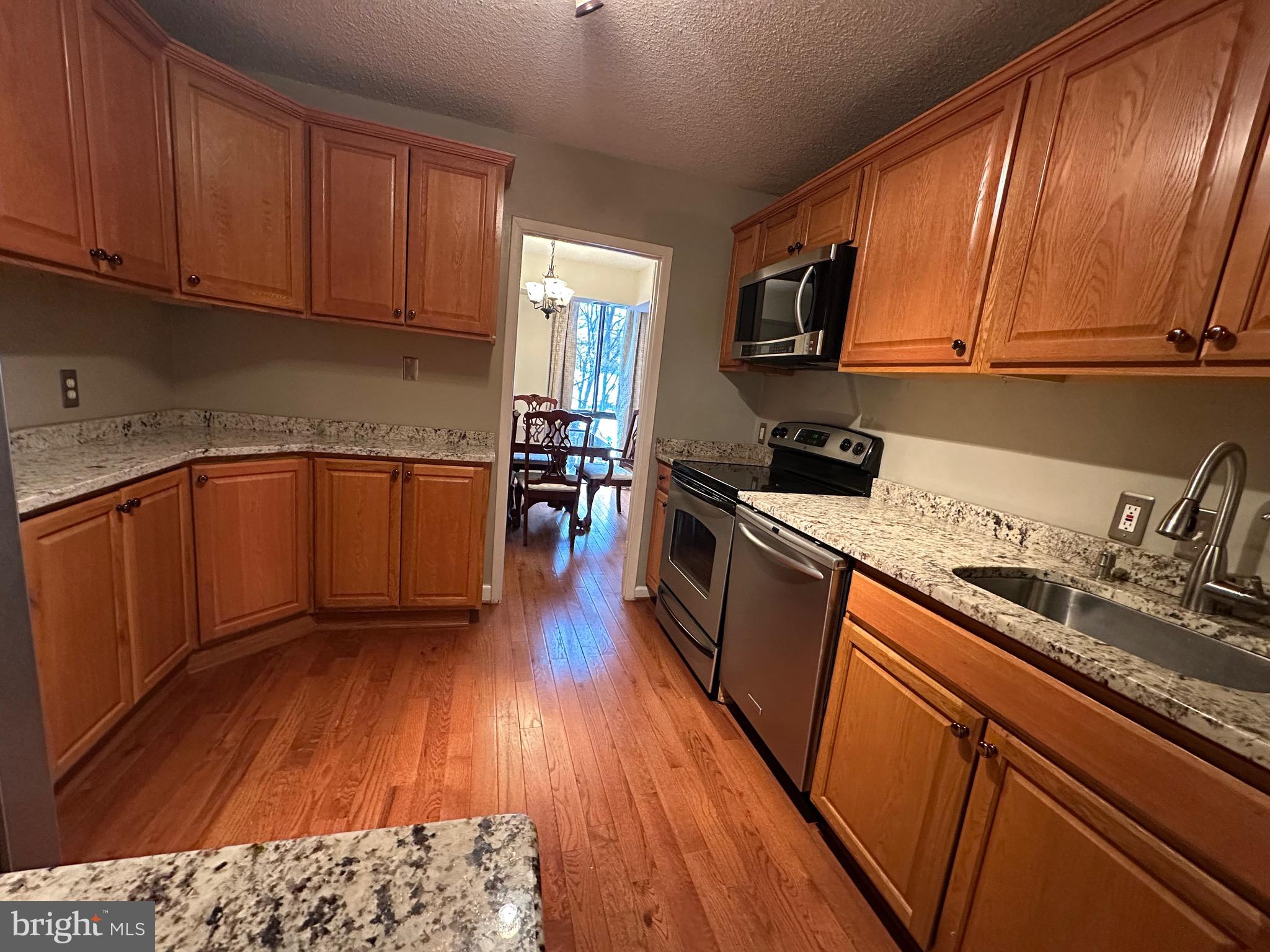 IDYLWOOD TOWERS CONDO - Residential