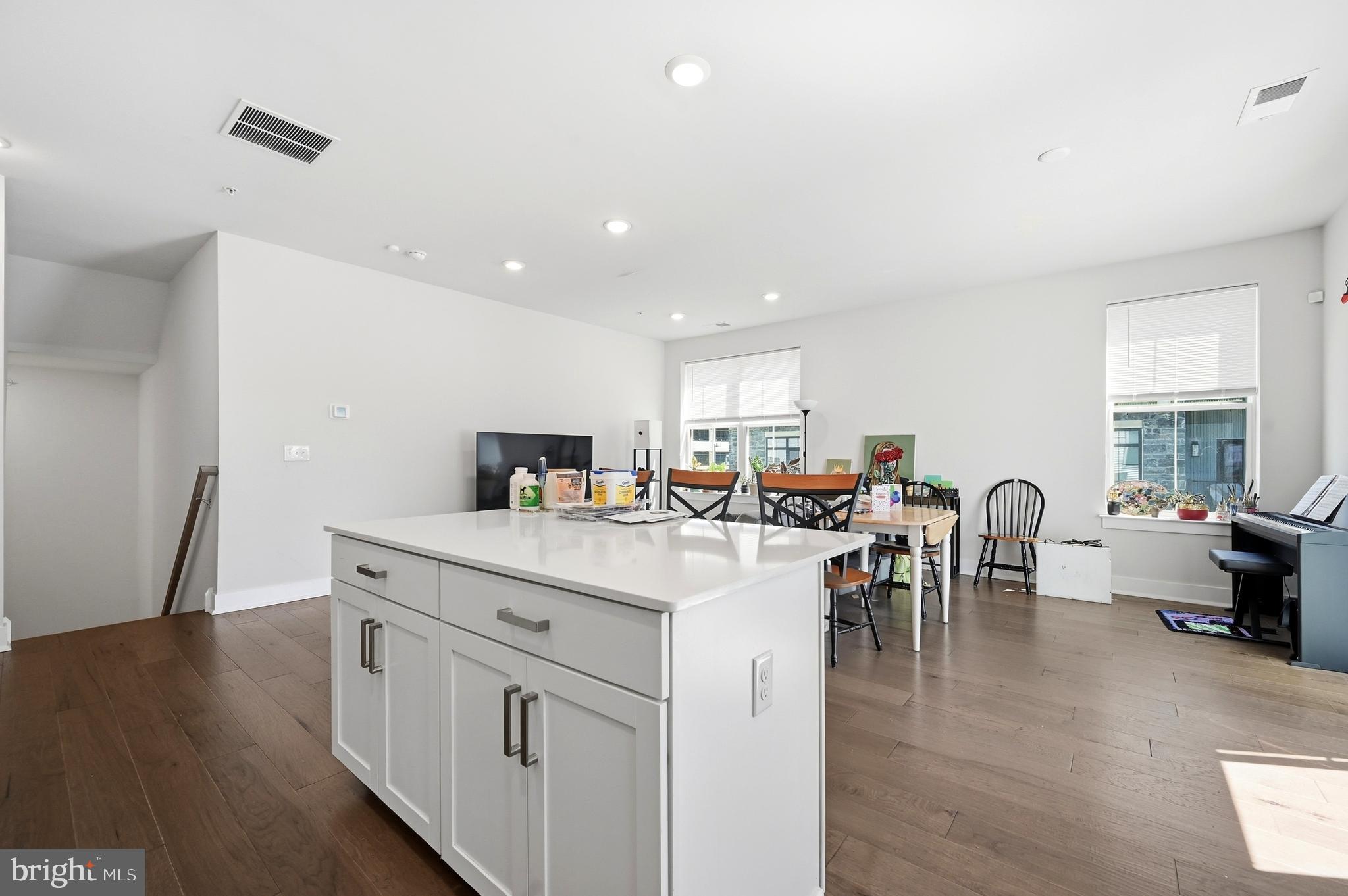 STEELPOINTE - Residential