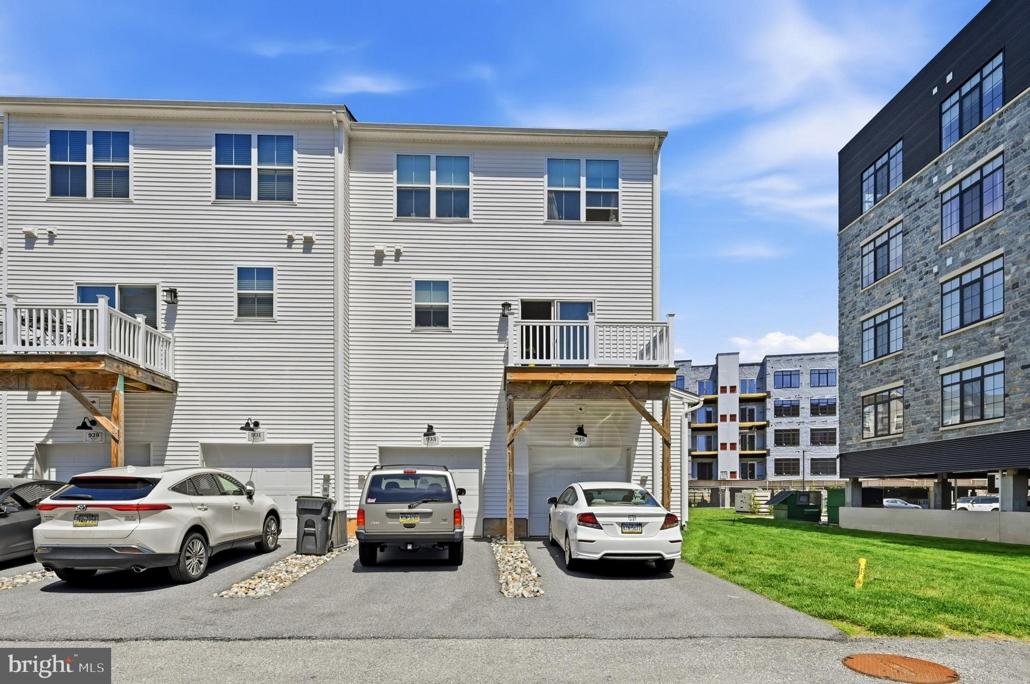STEELPOINTE - Residential