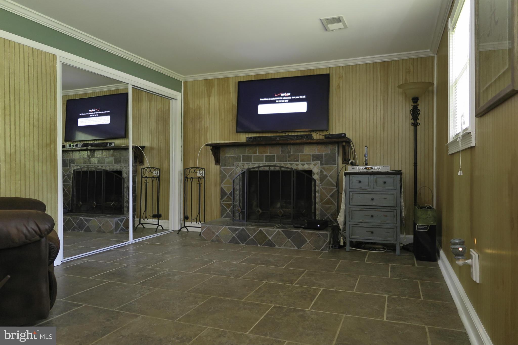 HAYFIELD FARM - Residential