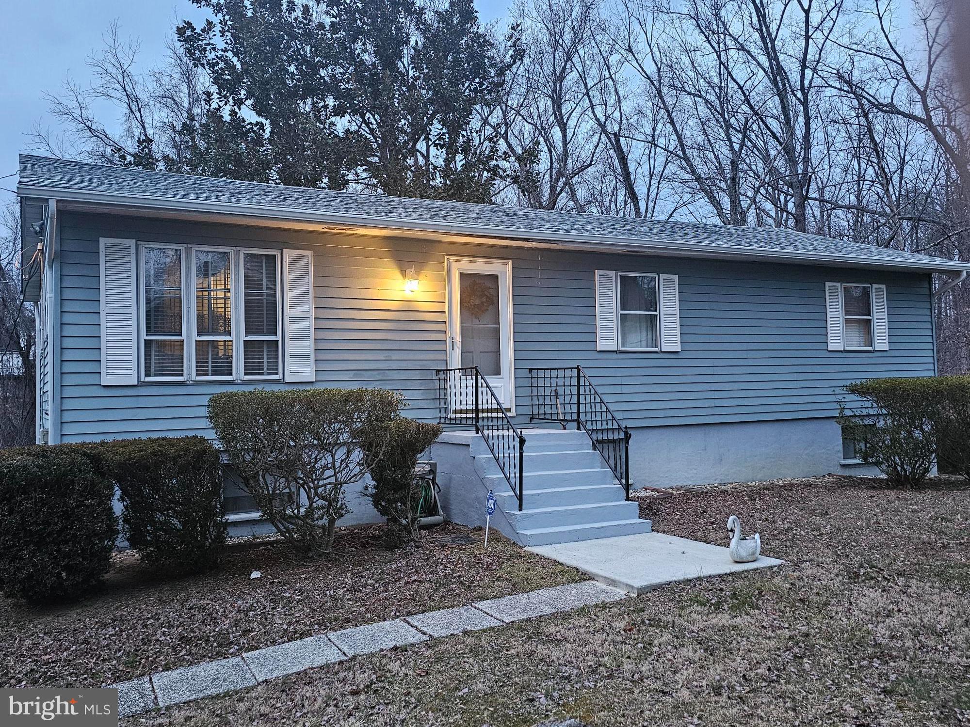 Welcome to this ready to move in home.  With a little TLC this can be your forever home.  Less than 5
mins to Interstate 95!  Multiple shopping centers within 10 minutes, including Wegmans, Mac store, Potomac Mills Mall and more. Do not miss out on this beautiful 3 bedrooms, 2 bath home. 
This meticulously maintained residence showcases beautiful Hardwood floors (covered by carpet) throughout the main level. ** New roof less than 2 years old.