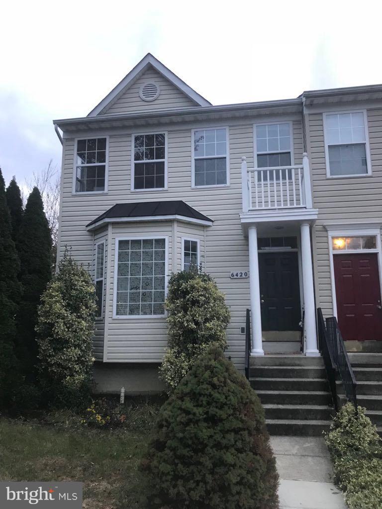 BIG PRICE IMPROVEMENT!!!LOCATION!!!CHARMING 4 BR 3 F/BATH END UNIT TH W/ 3 FINISHED LEVELS IN THE KINGSTOWNE.*BRIGHT LIV RM..EAT-IN KIT, W/WALKOUT TO COMPOSITE DECK BACKING TO THE TREES. *BAY WINDOW, FRESHLY PAINTED, SPECIOUS MBR SUITE W/SOAKING TUB/SEP SHWR, WALKI-IN CLOSET & VAULTED CEILINGS. 2FT EXTS. WALKOUT LL W/EXTRA ROOM & FULL BATH W/A DOOR TO THE FENCED BACKYARD.*