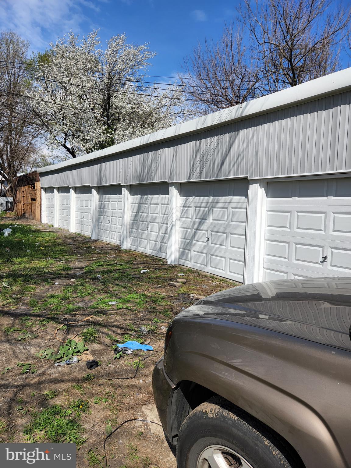 Unique property for variety of businesses and development. 21 Garages with new roof, new door frames doors, new siding and walls. Located in the middle of residential district which mat allow for mix use re-zoning or variance.  Automotive businesses nearby. Great for storage rental etc. 
LARGE front land area. Garages set deep in at the end line of property. Very good positioning.