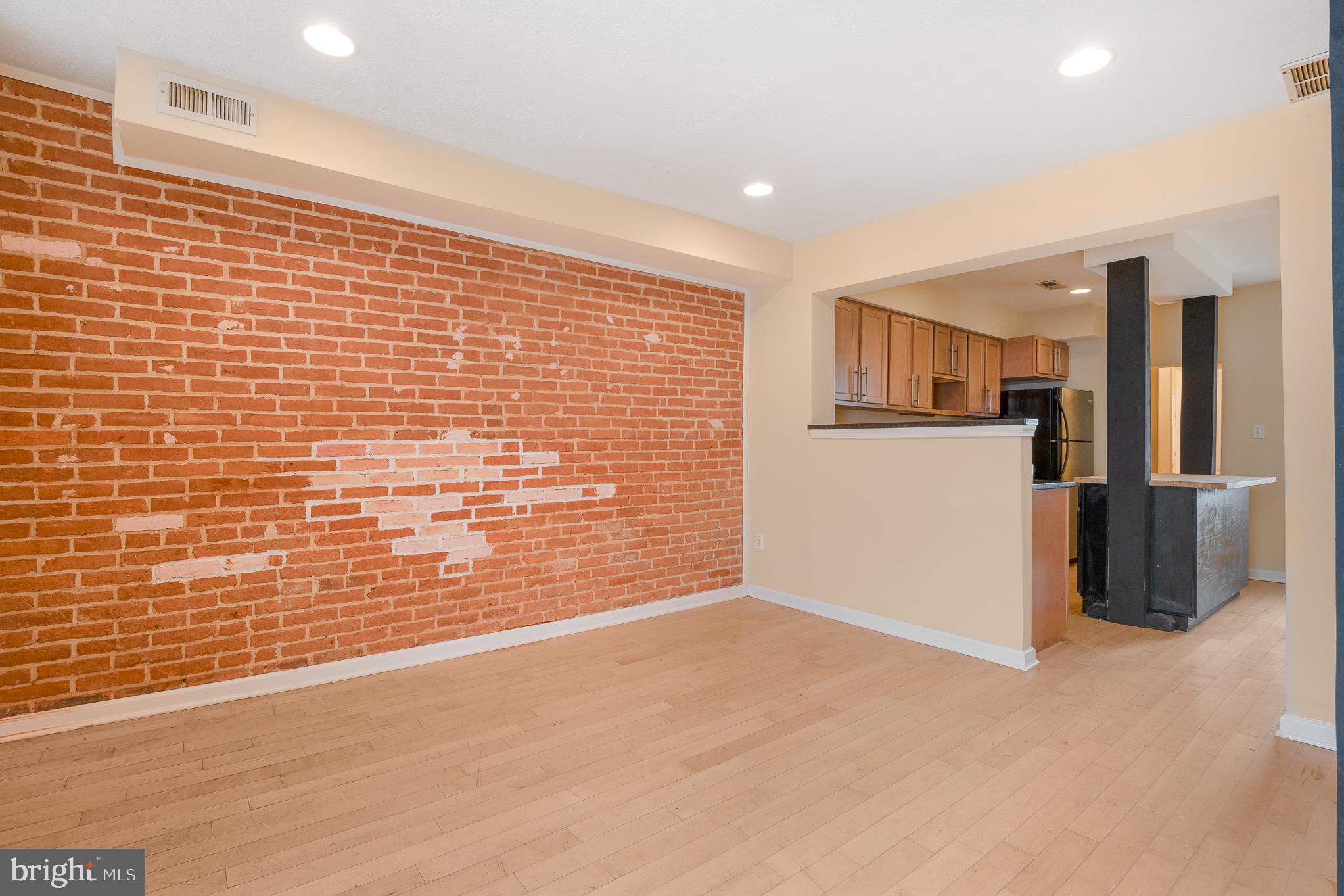 HOLLINS MARKET - Residential