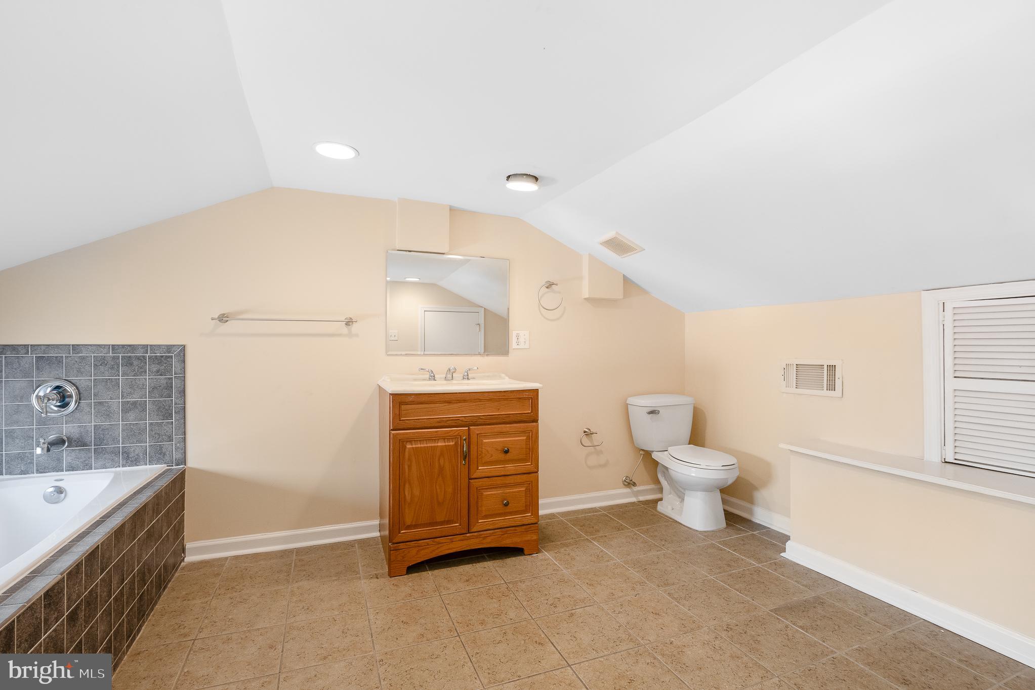 HOLLINS MARKET - Residential