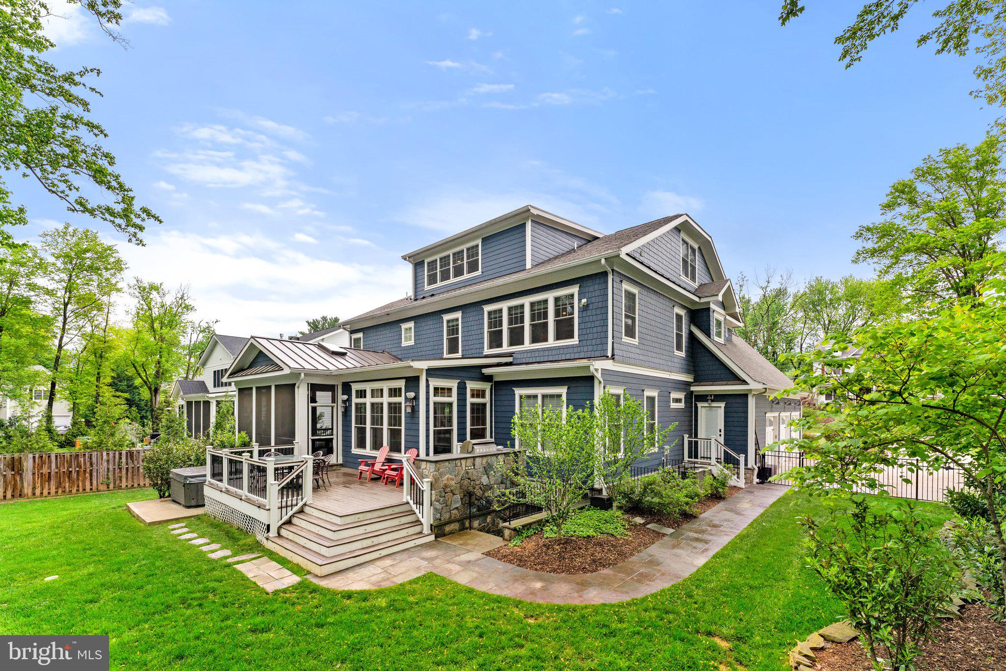 WESTBRIAR COUNTRY CLUB MANOR - Residential