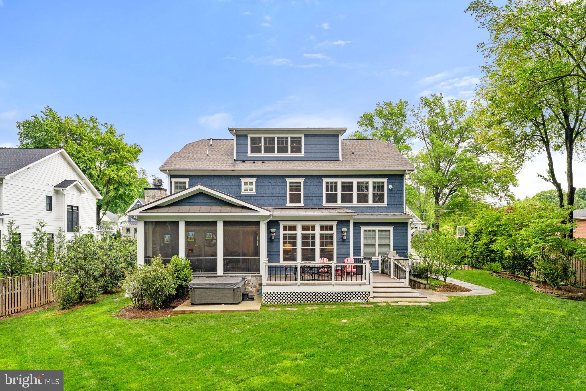 WESTBRIAR COUNTRY CLUB MANOR - Residential