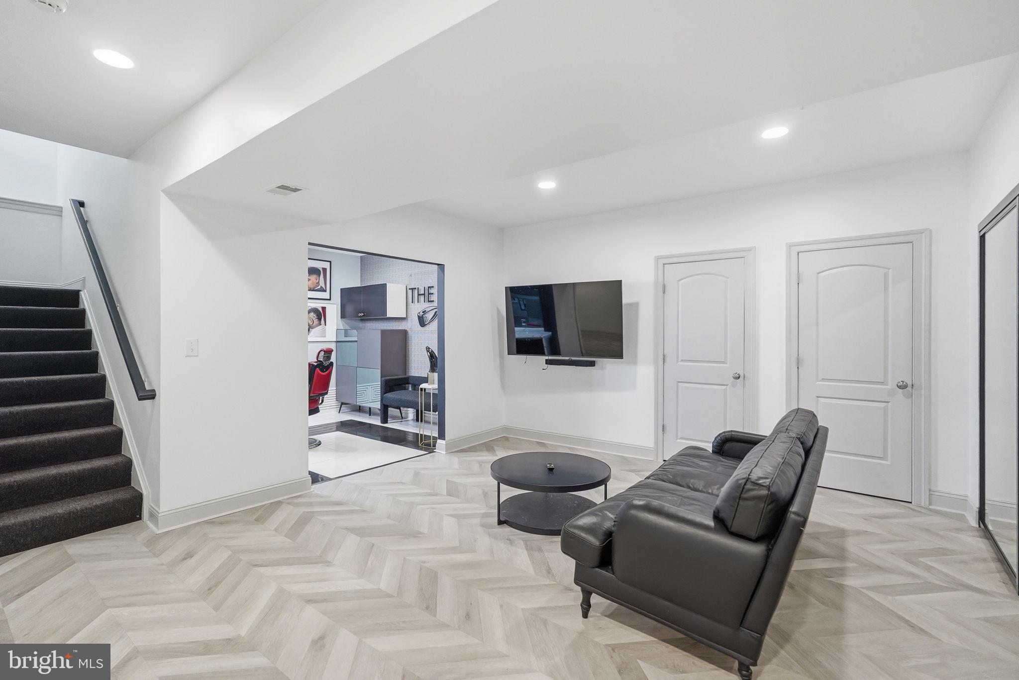GLENARDEN - Residential