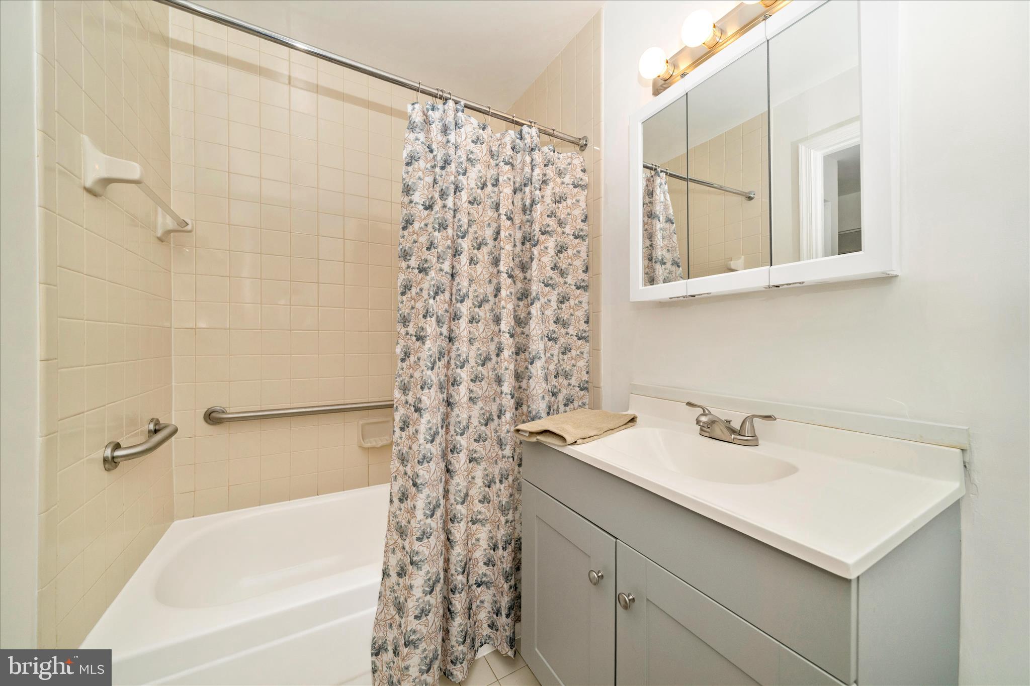 CROMWELL FOUNTAIN - Residential