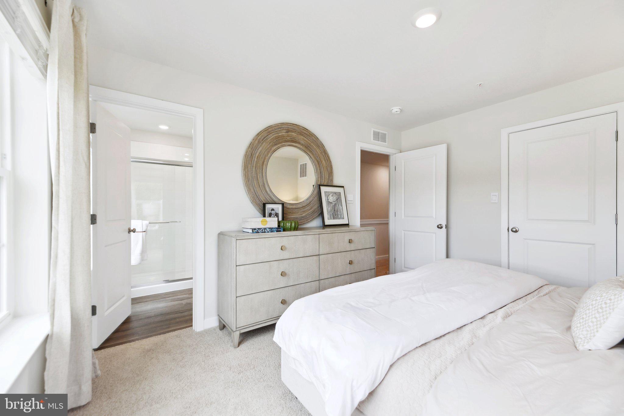 RIVERPOINTE - Residential