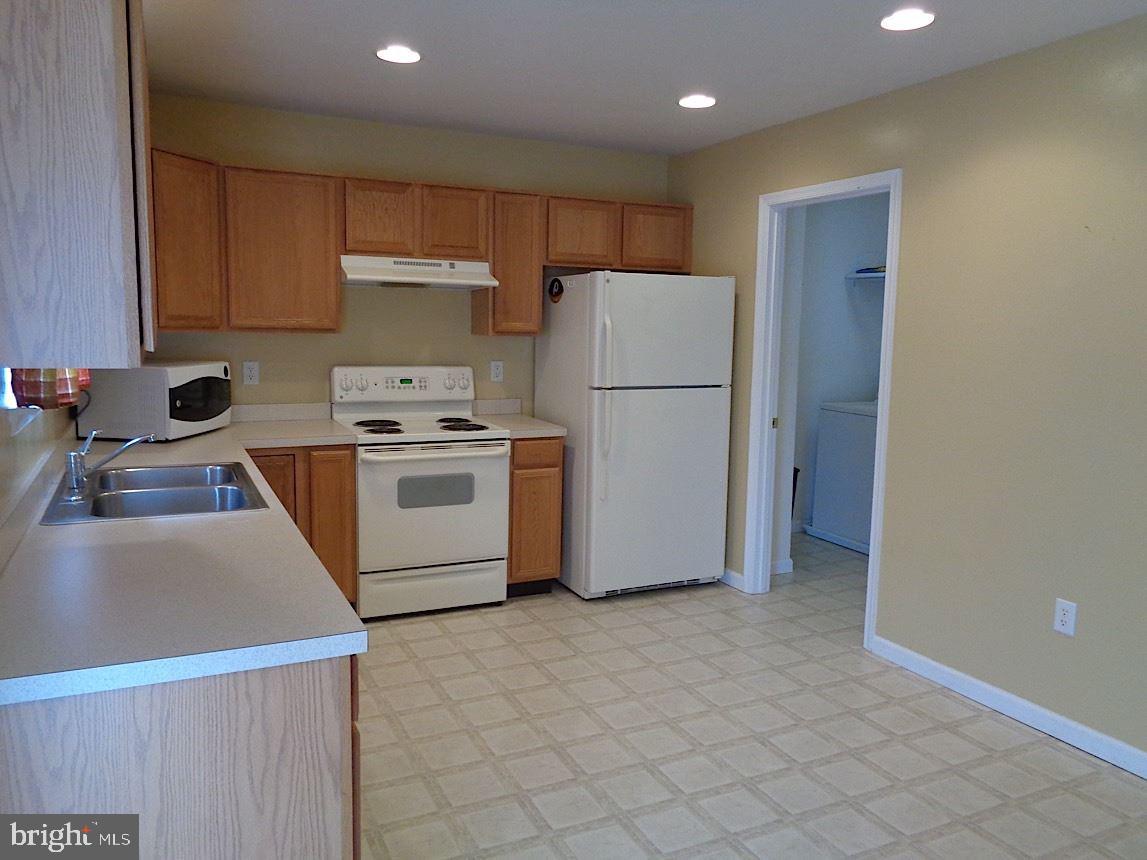 COLONIAL HILLS - Residential Lease