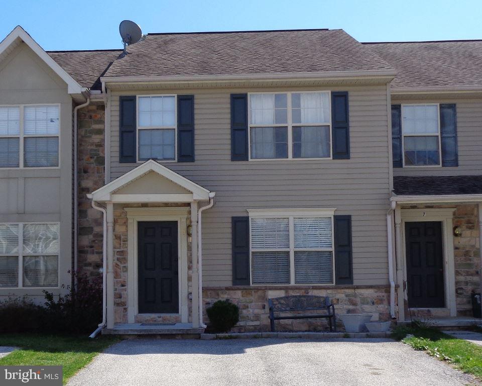 COLONIAL HILLS - Residential Lease