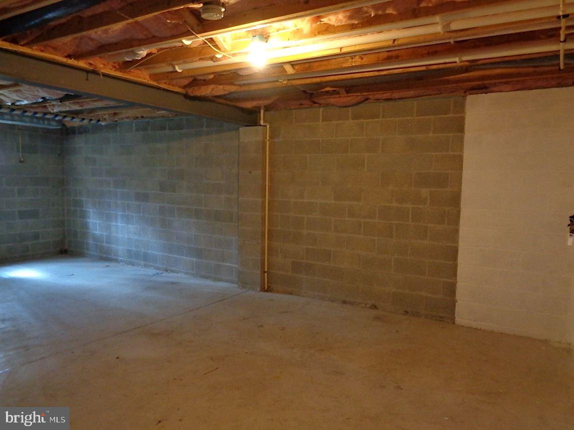 COLONIAL HILLS - Residential Lease