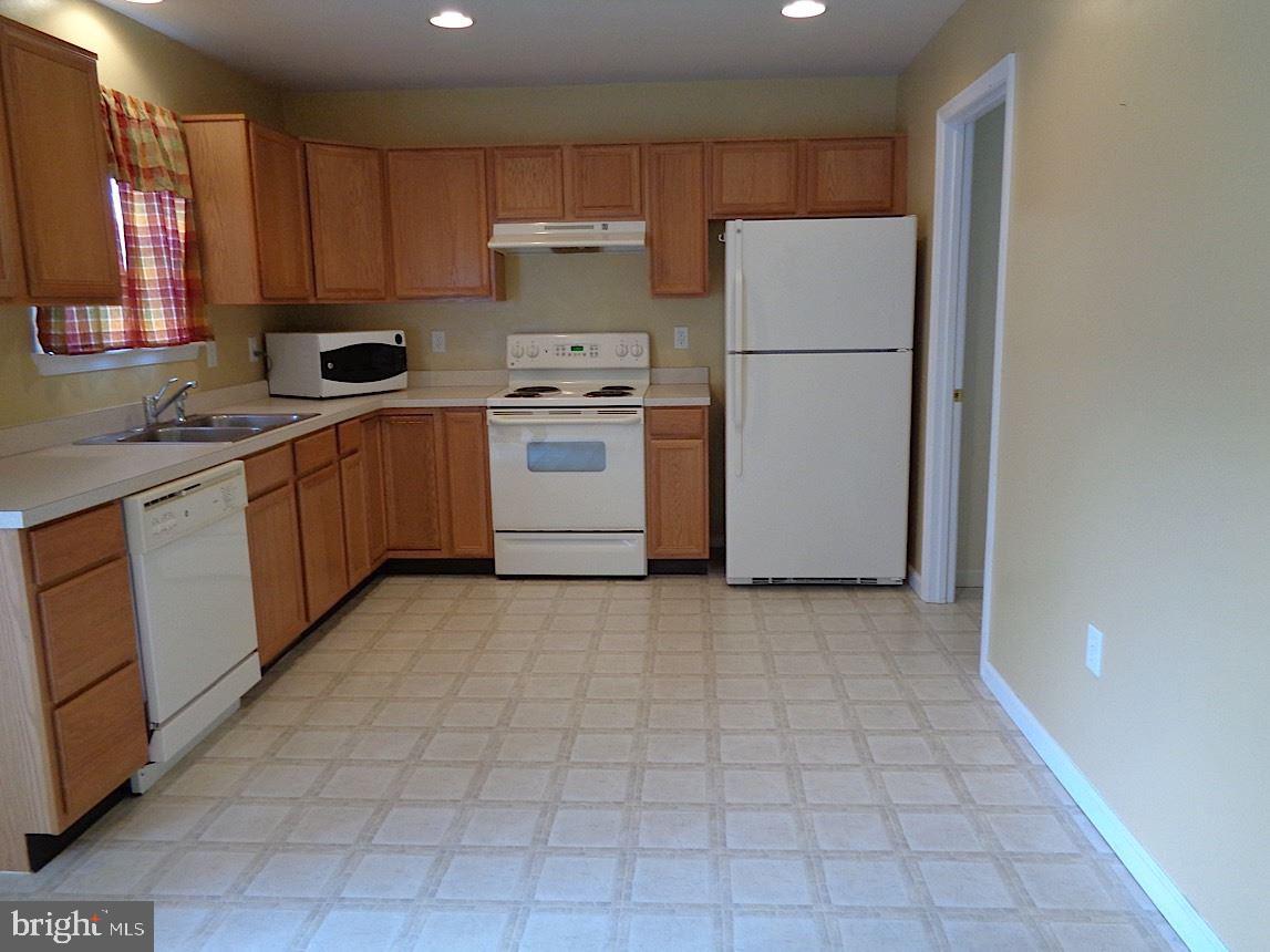 COLONIAL HILLS - Residential Lease