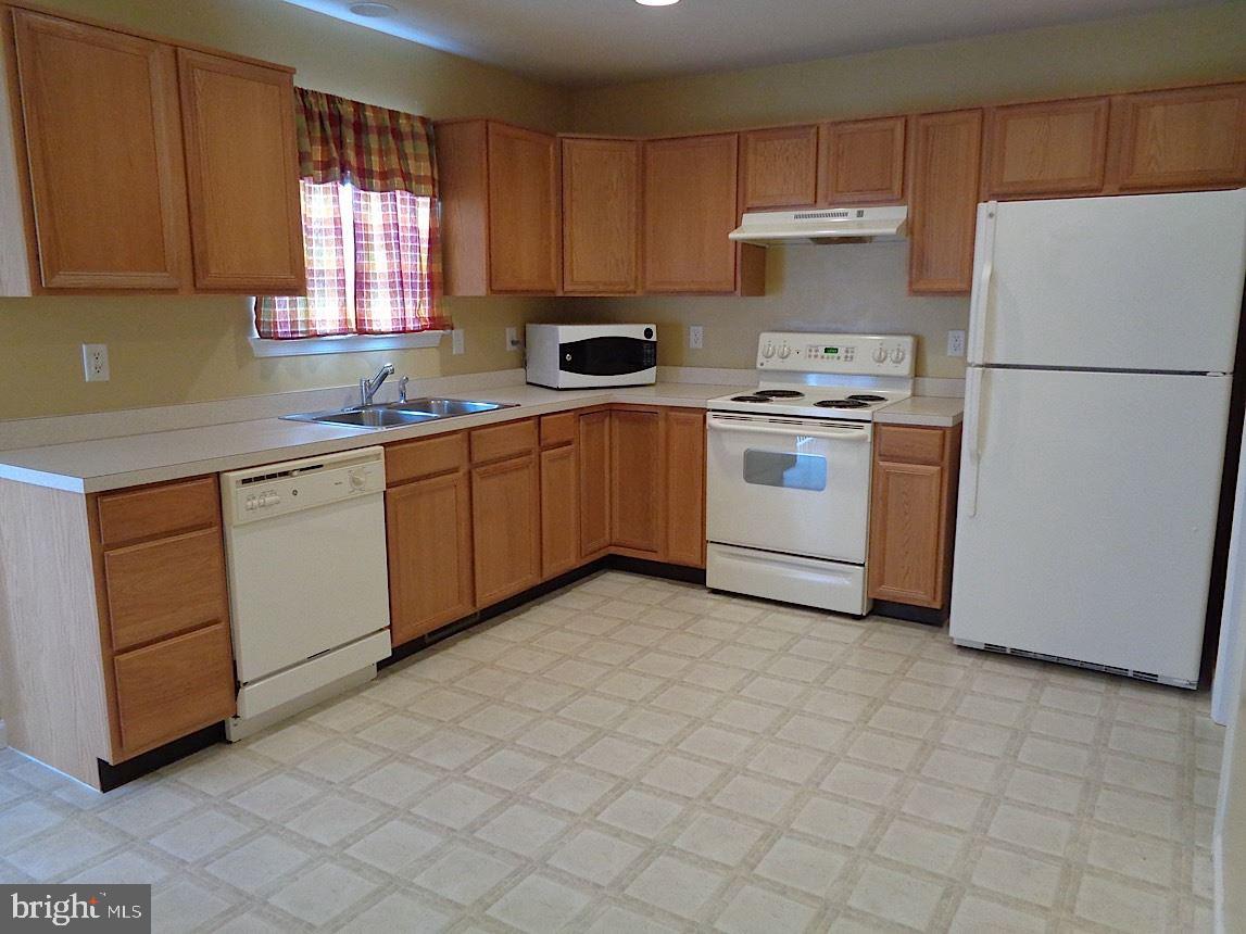 COLONIAL HILLS - Residential Lease