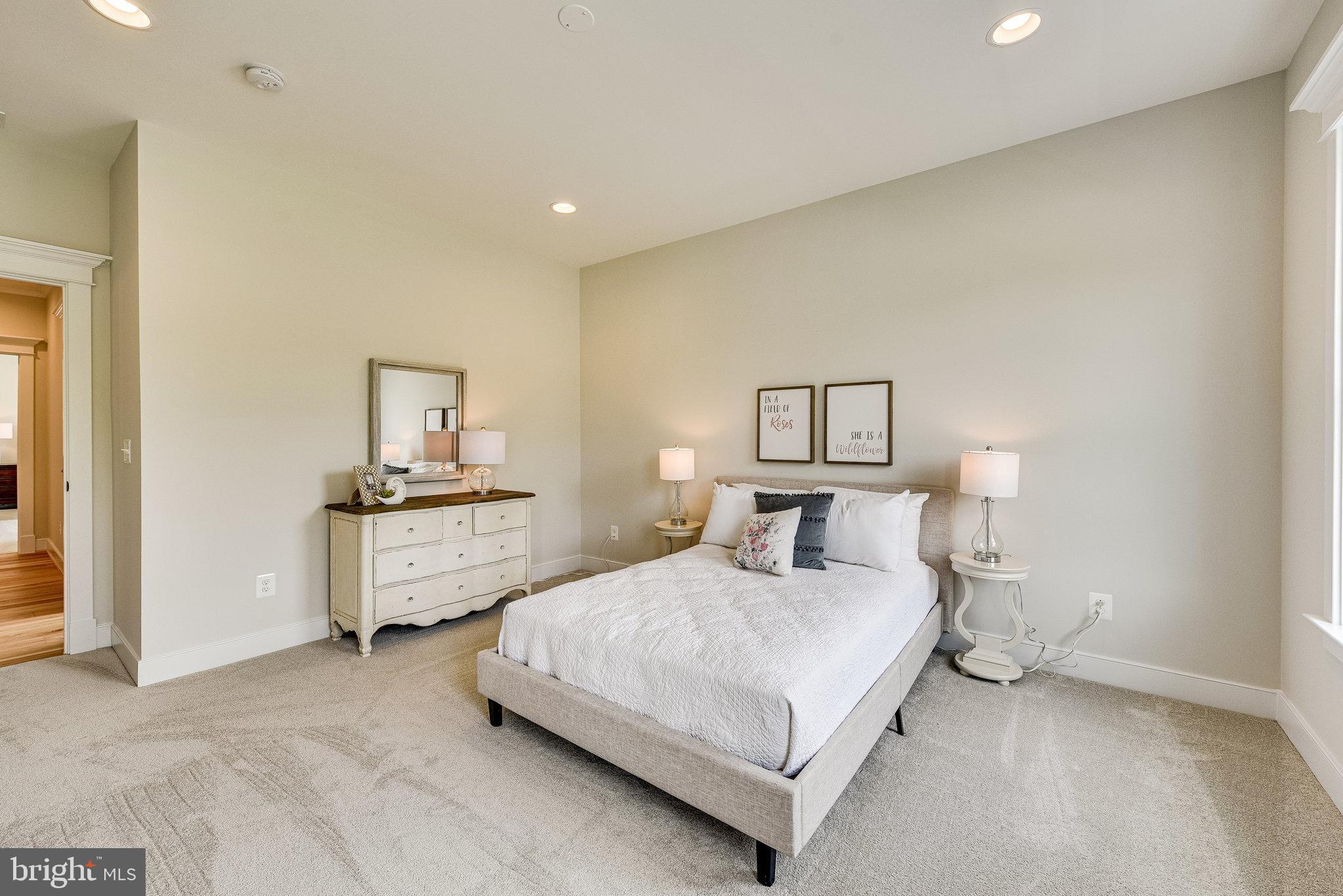 OAKTON VIEW - Residential