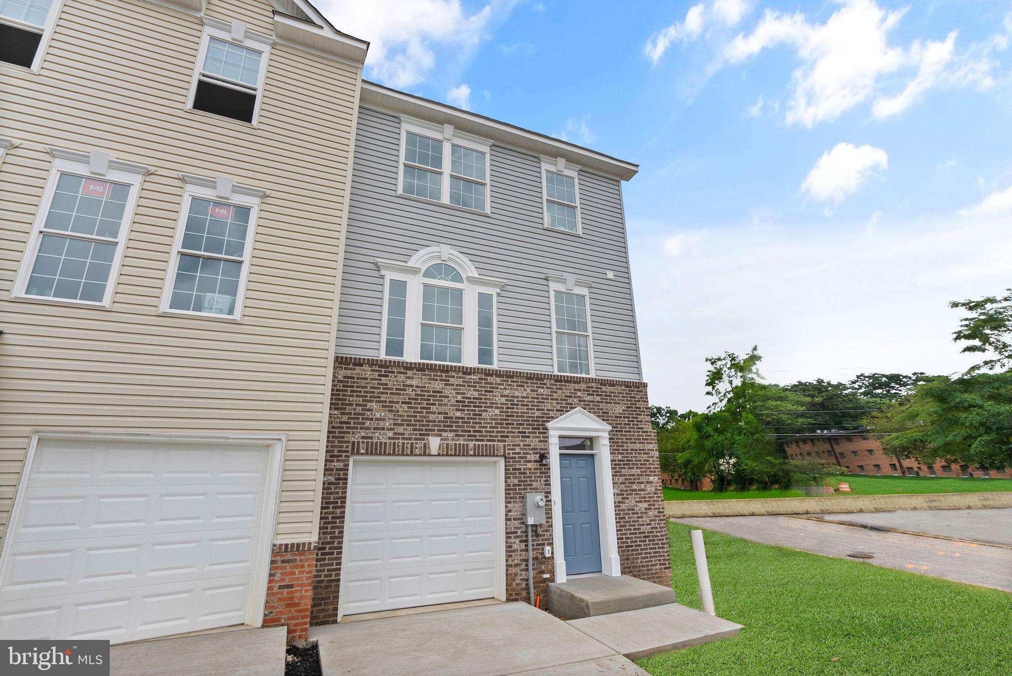 COLUMBIA RUN TOWNHOMES - Residential