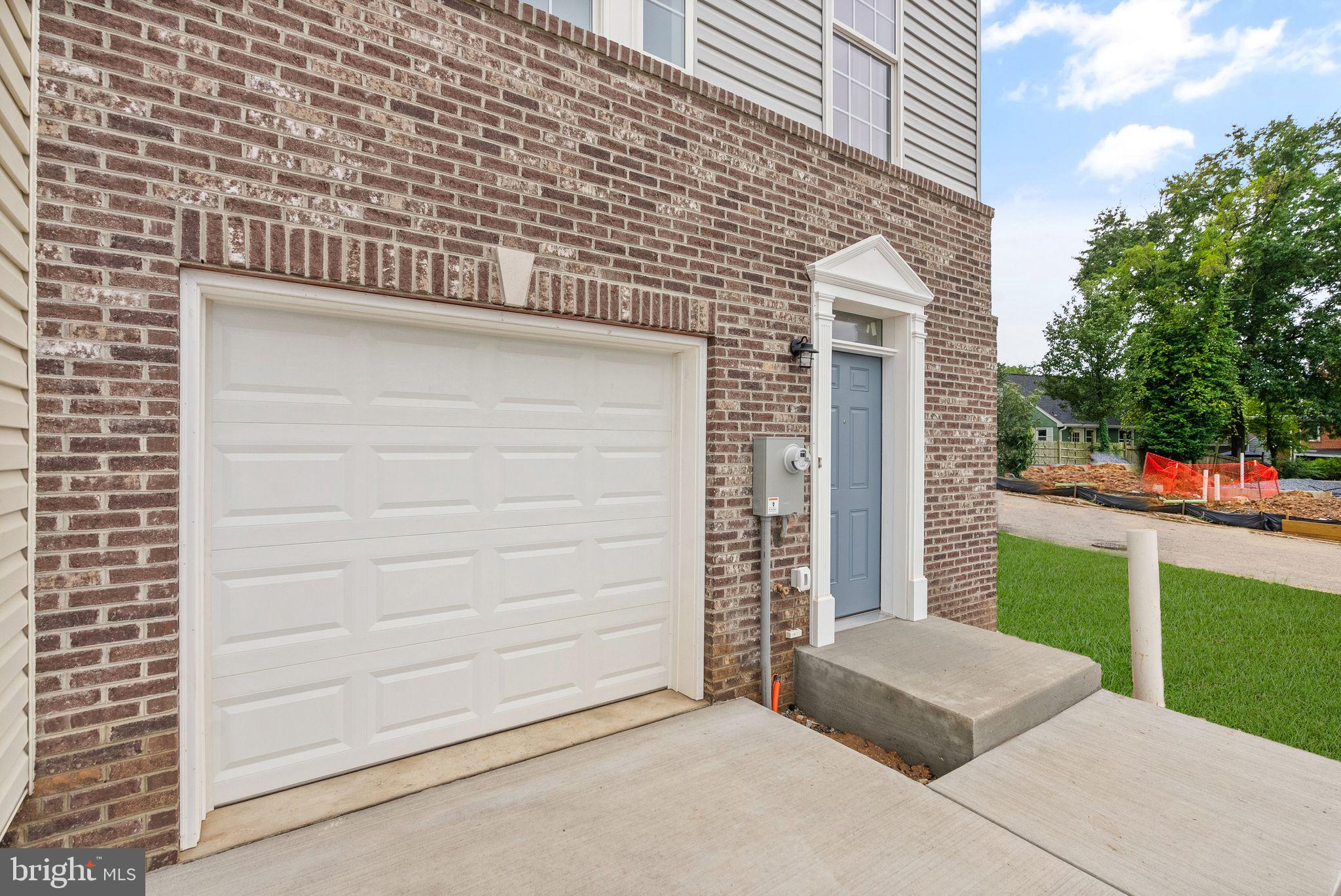 COLUMBIA RUN TOWNHOMES - Residential
