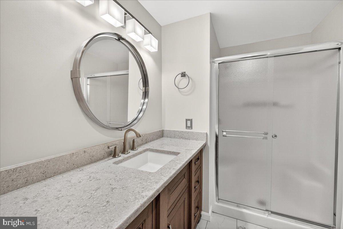 VANTAGE POINT EAST @ LEISURE WORLD - Residential