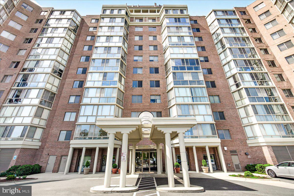VANTAGE POINT EAST @ LEISURE WORLD - Residential