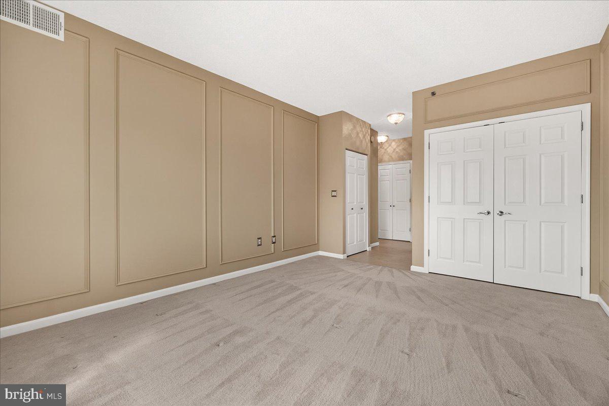 VANTAGE POINT EAST @ LEISURE WORLD - Residential
