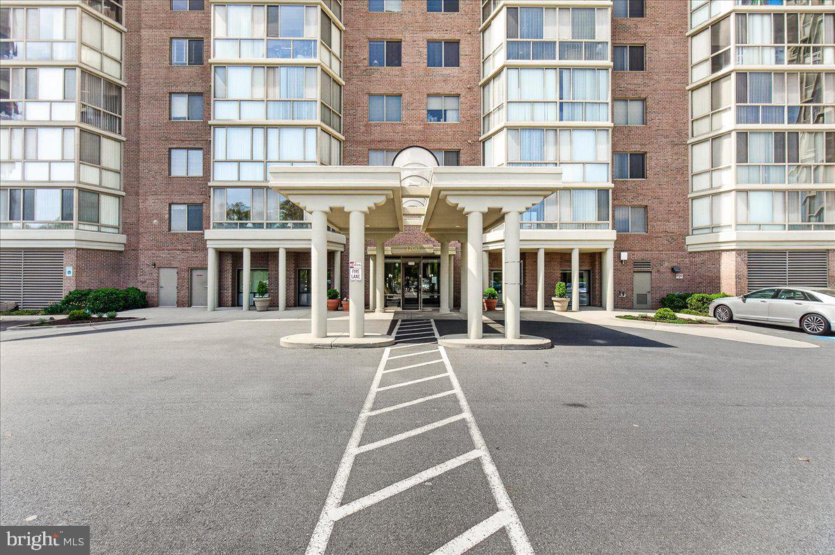 VANTAGE POINT EAST @ LEISURE WORLD - Residential