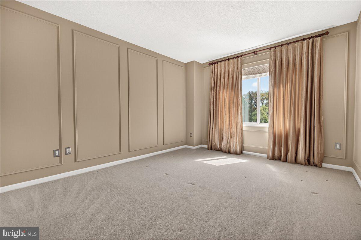 VANTAGE POINT EAST @ LEISURE WORLD - Residential