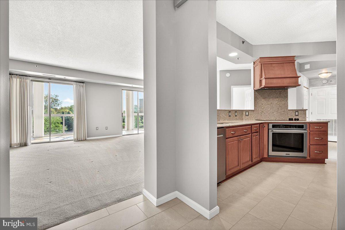 VANTAGE POINT EAST @ LEISURE WORLD - Residential