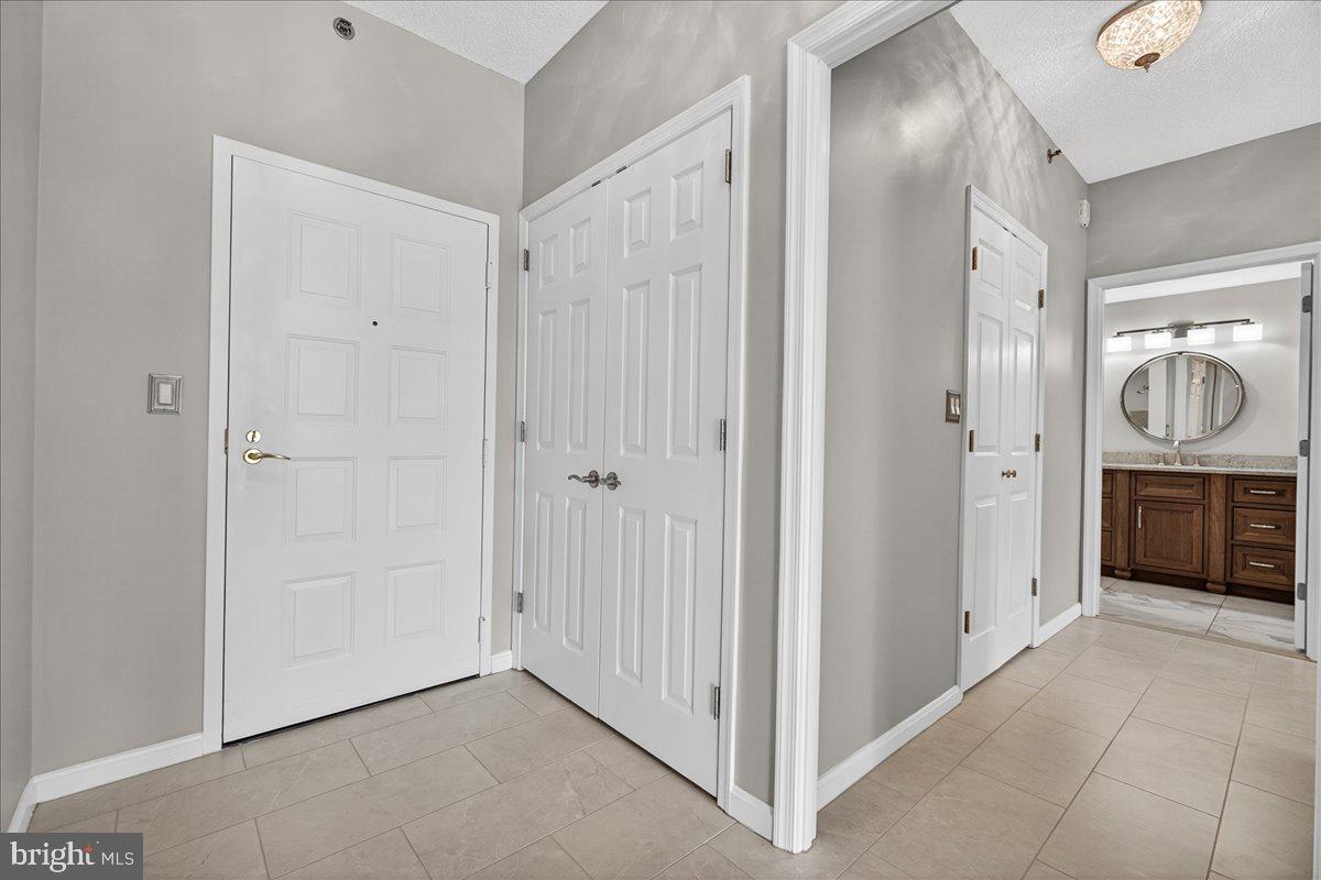 VANTAGE POINT EAST @ LEISURE WORLD - Residential