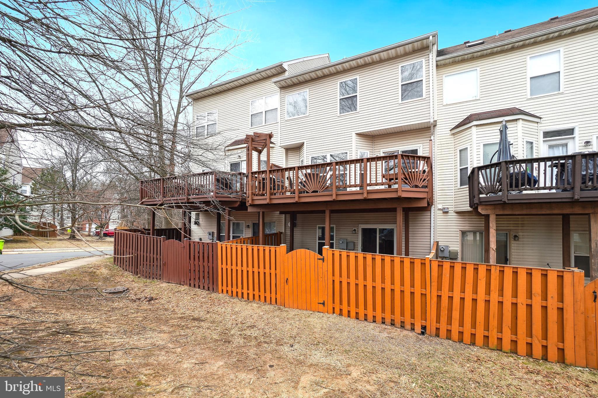 ISLAND CREEK - Residential