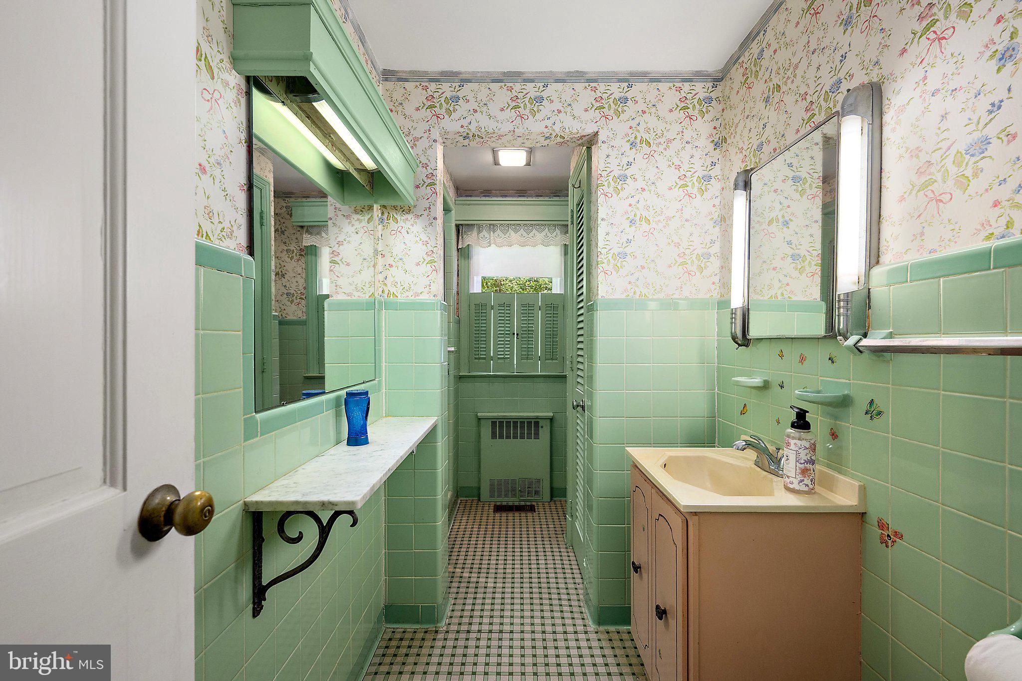 PINEHURST MANOR - Residential