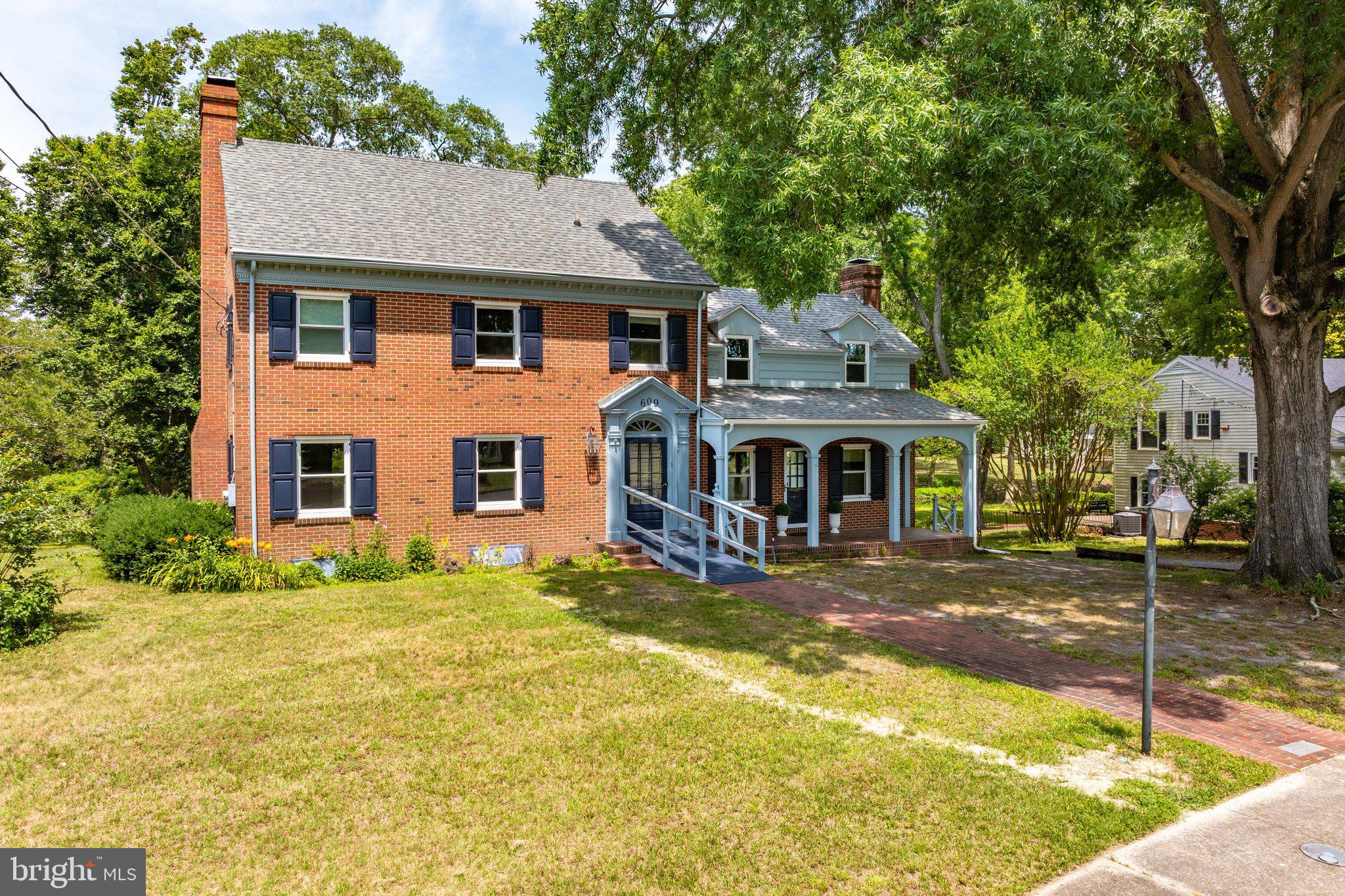 PINEHURST MANOR - Residential