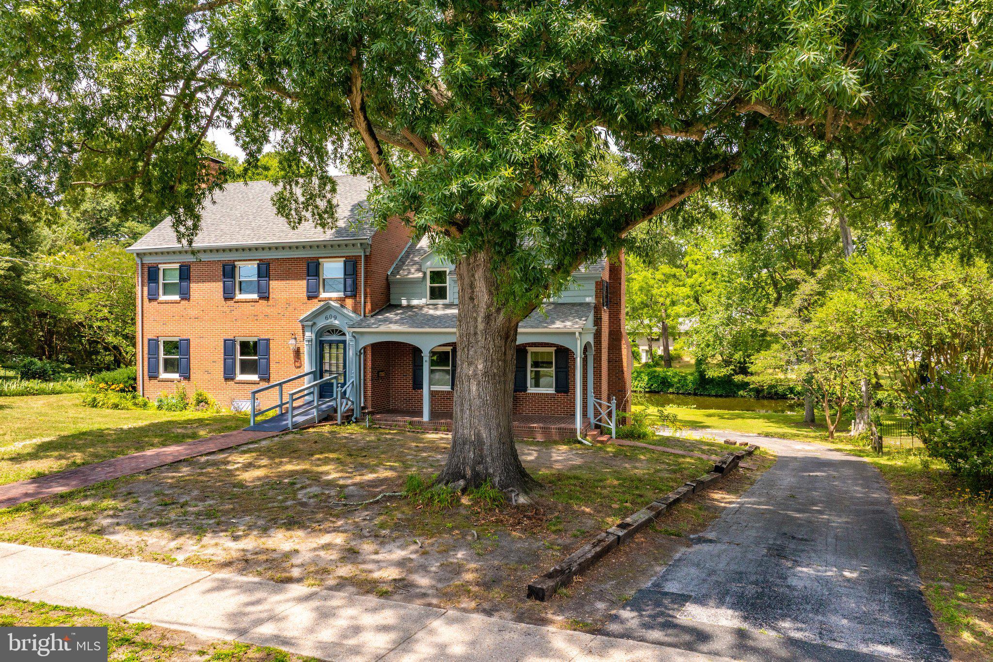 PINEHURST MANOR - Residential