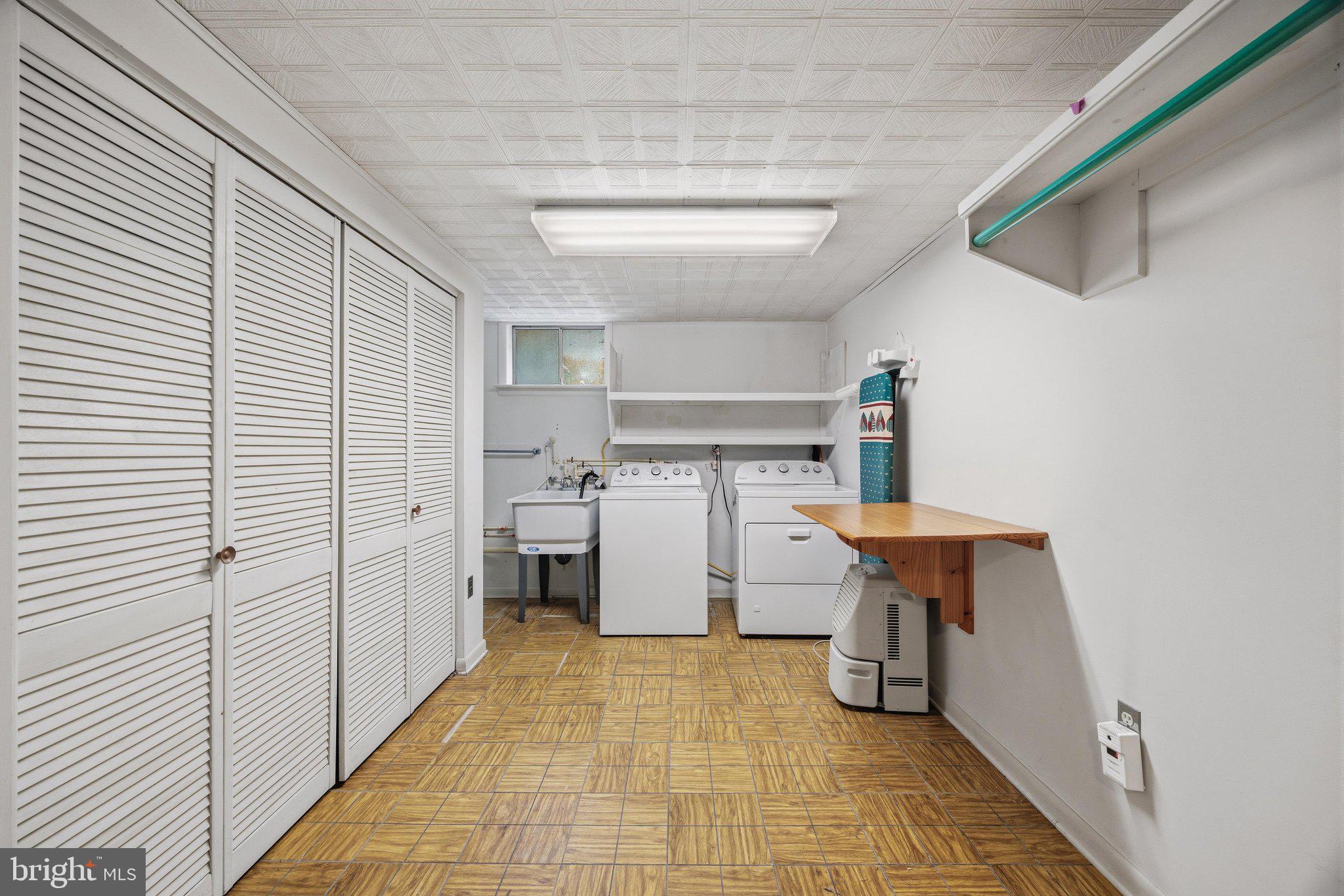 SELLMAN ESTATES - Residential