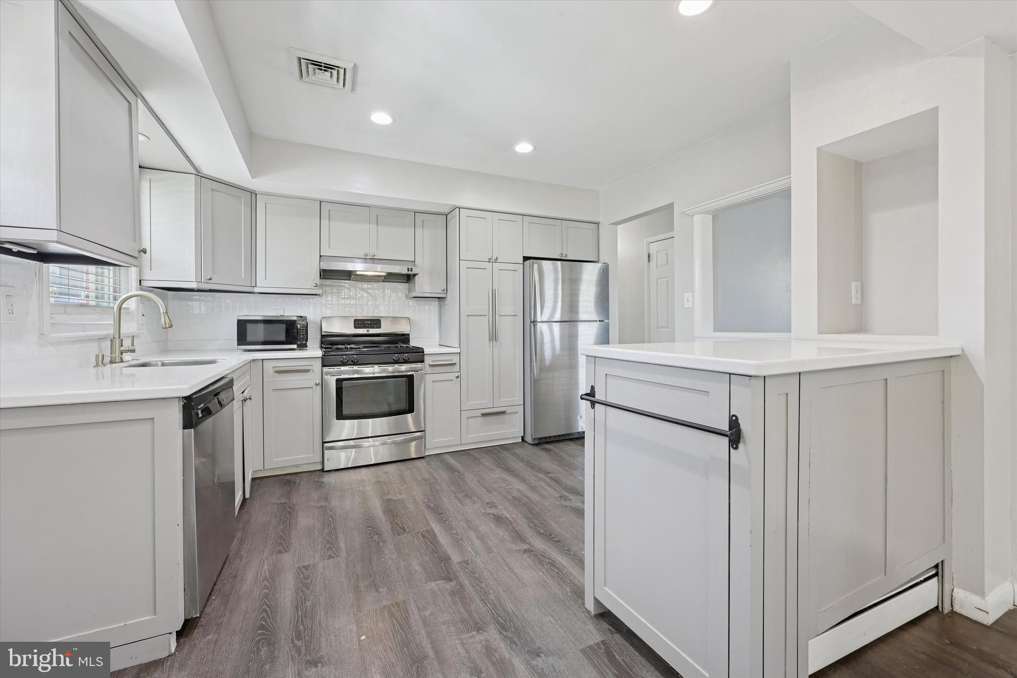 WILLOW MANOR - Residential