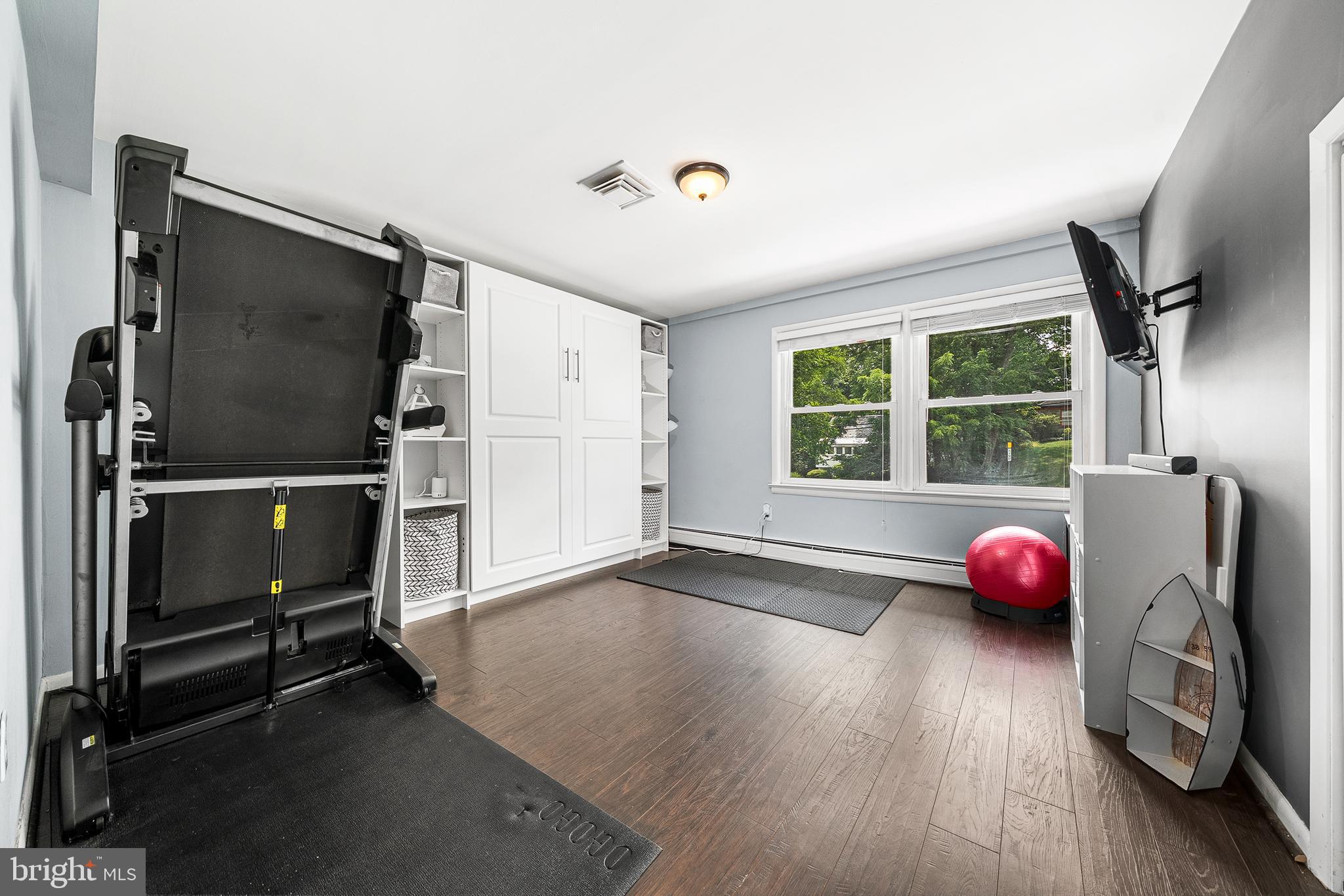 WOODSIDE PARK - Residential