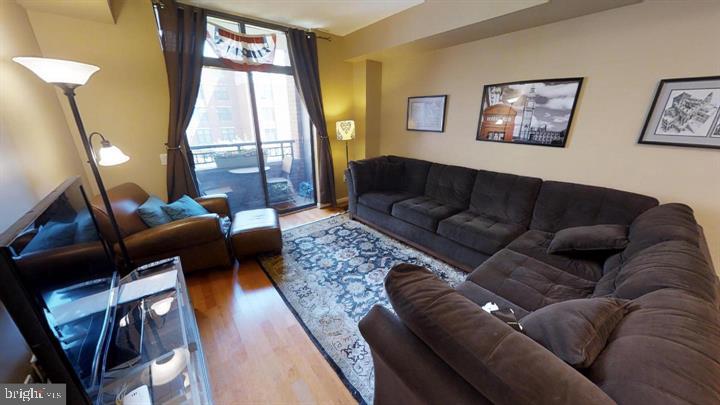 CLARENDON 1021 - Residential Lease