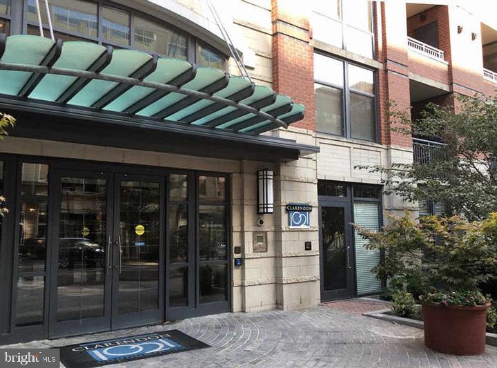 CLARENDON 1021 - Residential Lease