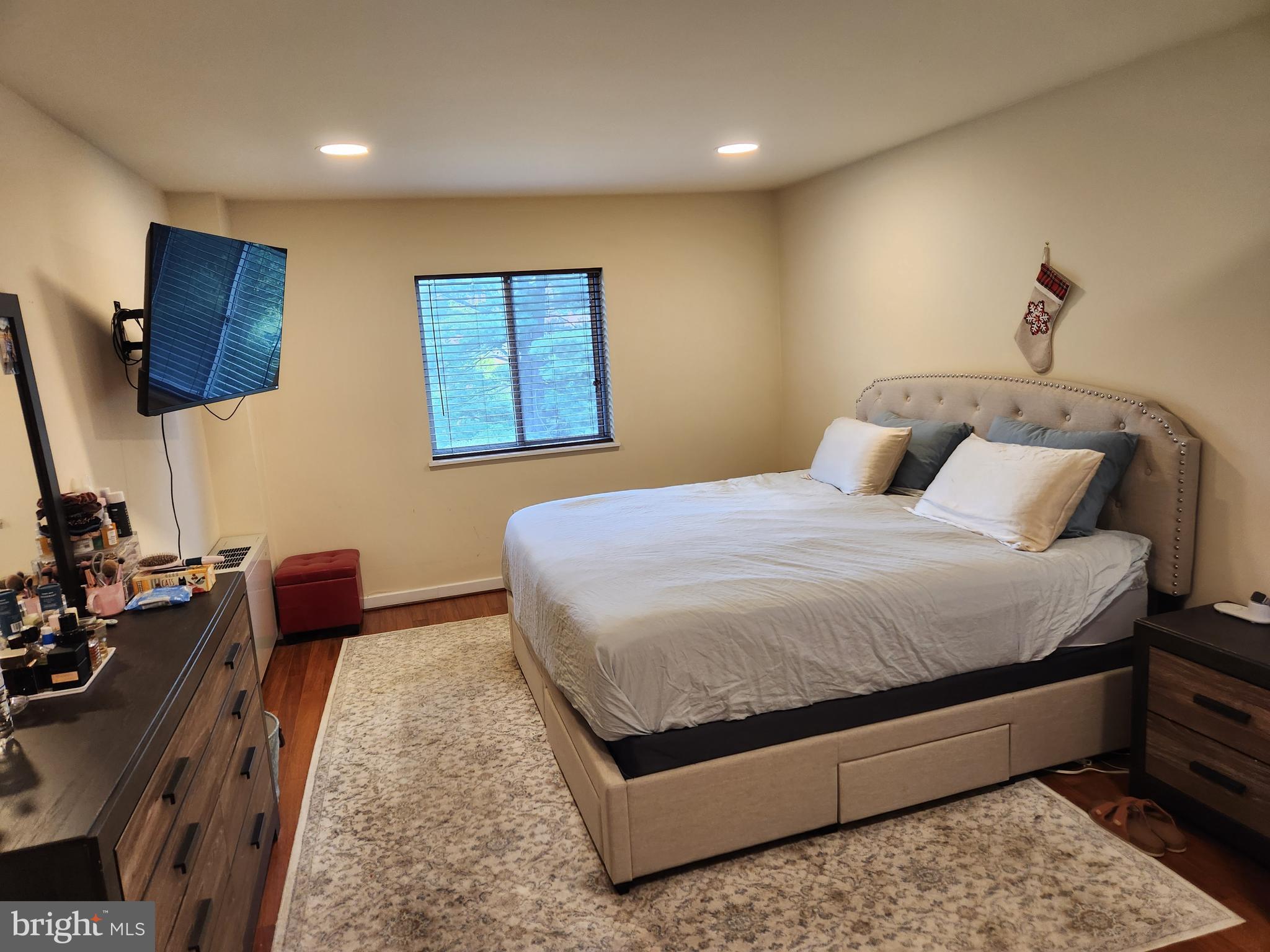 LAKESIDE TERRACE - Residential Lease