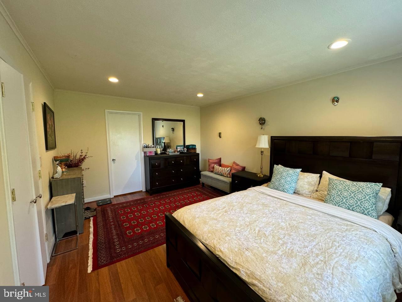 LAKESIDE TERRACE - Residential Lease