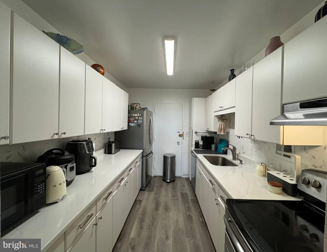 LAKESIDE TERRACE - Residential Lease